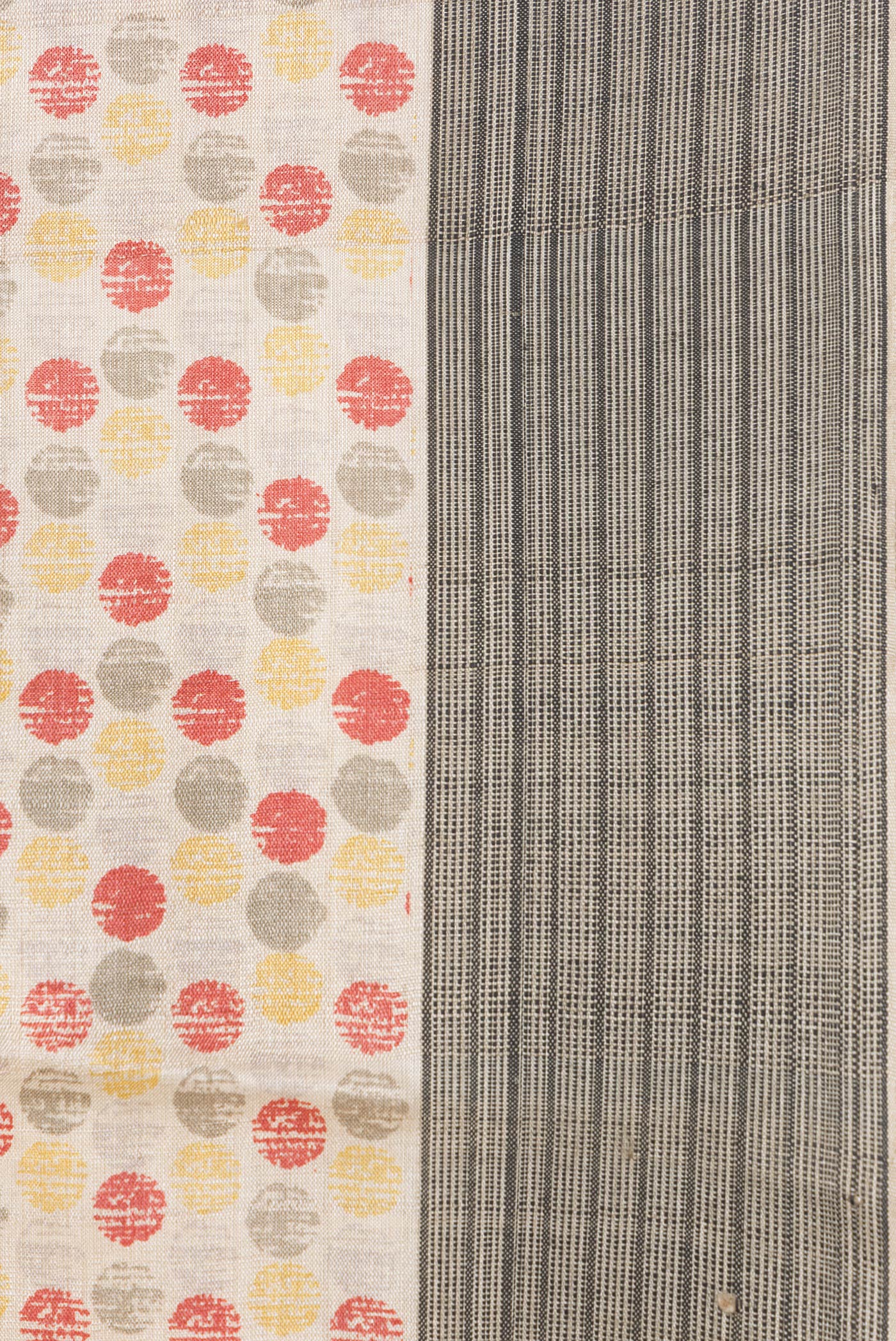 Border image of Beige Dual Tone Tussar Silk Saree with Printed design on the body and Thread Border. 