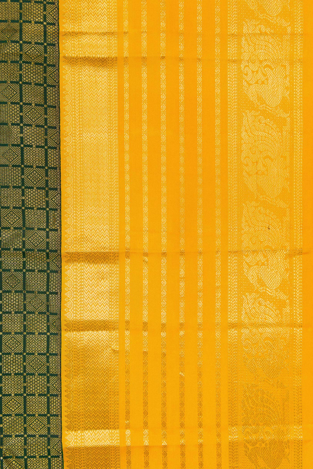 Border image of Bottle Green Dual Tone Kanjivaram Silk Saree with Zari Brocade on the body and Zari Border. 