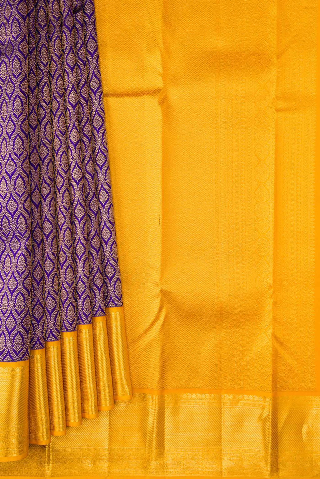 Pleats and pallu of Navy Blue Dual Tone Kanjivaram Silk Saree with Zari Brocade on the body and Zari Border. 