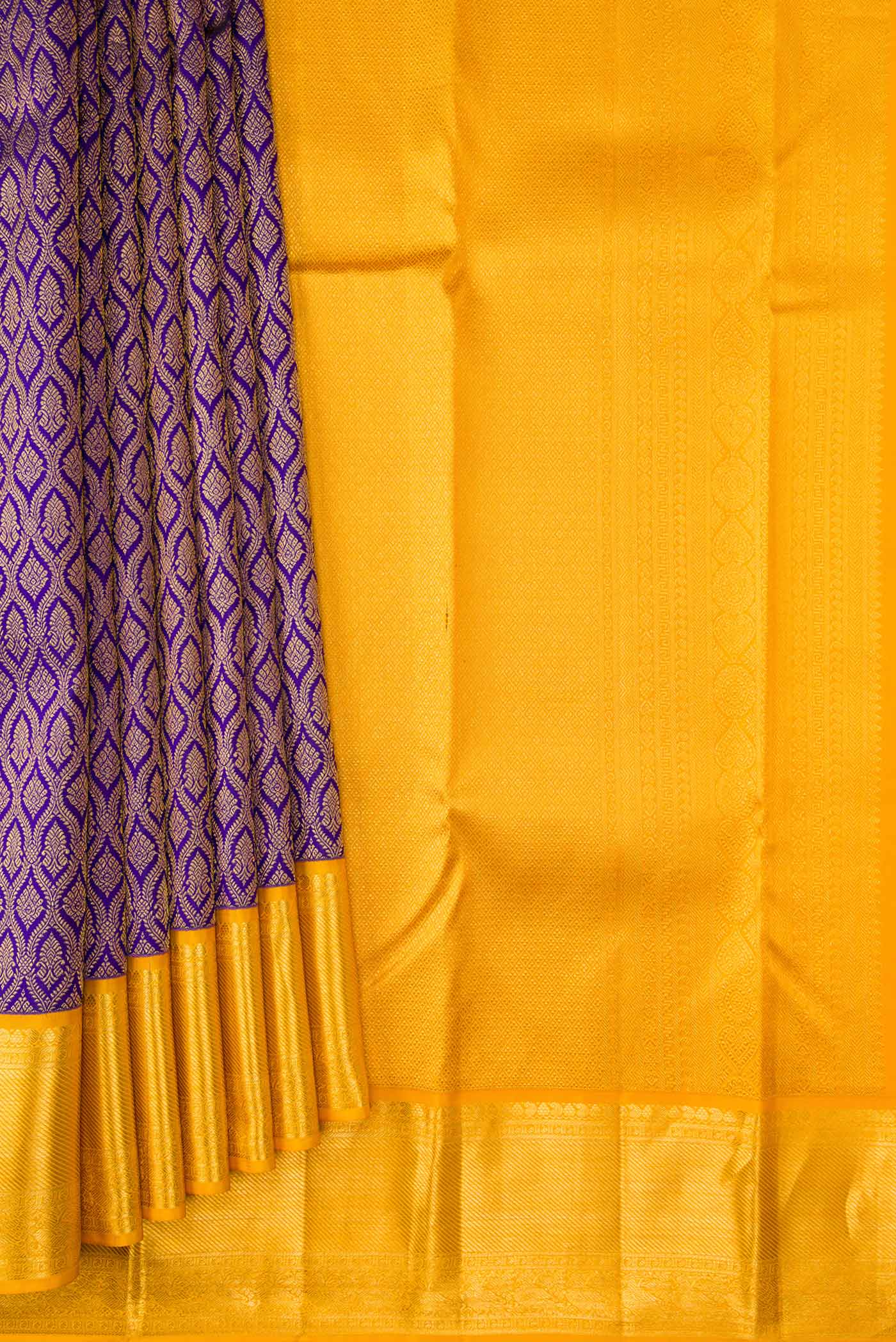 Pleats and pallu of Navy Blue Dual Tone Kanjivaram Silk Saree with Zari Brocade on the body and Zari Border. 