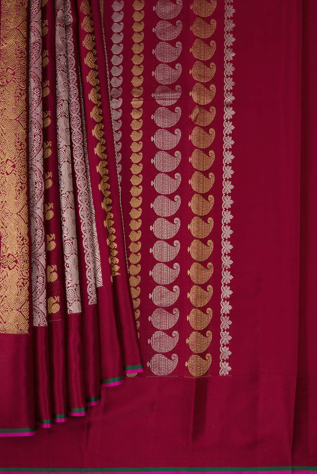 Pleats and pallu of Maroon Kanchipuram Silk Saree with Zari Brocade on the body and Thread Border. 