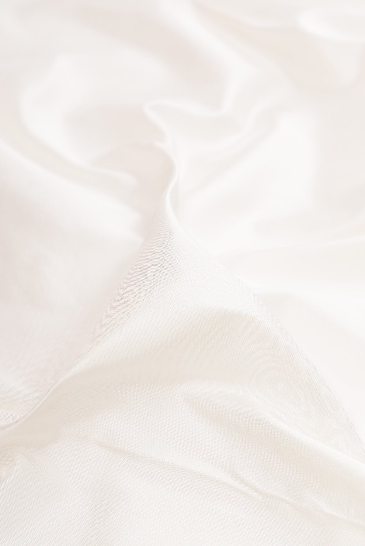 Close up of White Dual Tone Kanchipuram Silk Nine Yards Saree with Plain Body and Zari Border.  displaying folds