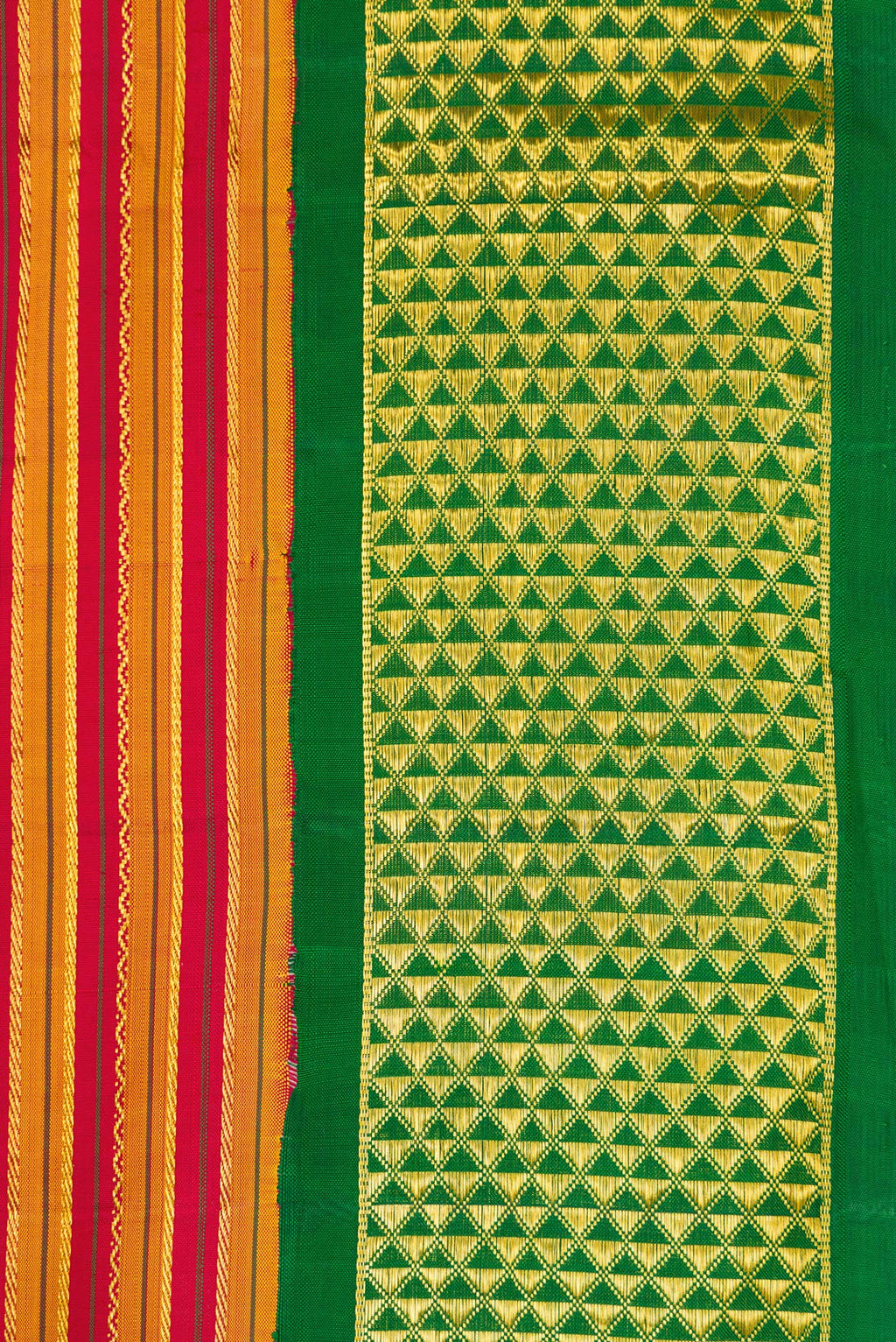 Border image of Pure Silk Pure Zari Maroon Dual Tone Kanchipuram Nine Yards Saree with Stripes on the body and Zari Border. 