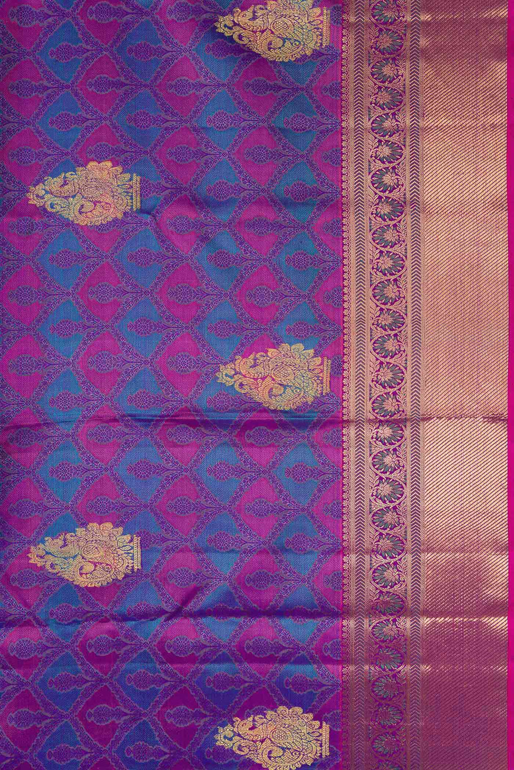 Border image of Pure Silk Pure Zari Purple Dual Tone Kanchipuram Saree with Jacquard With Zari Butta on the body and Zari Border. 