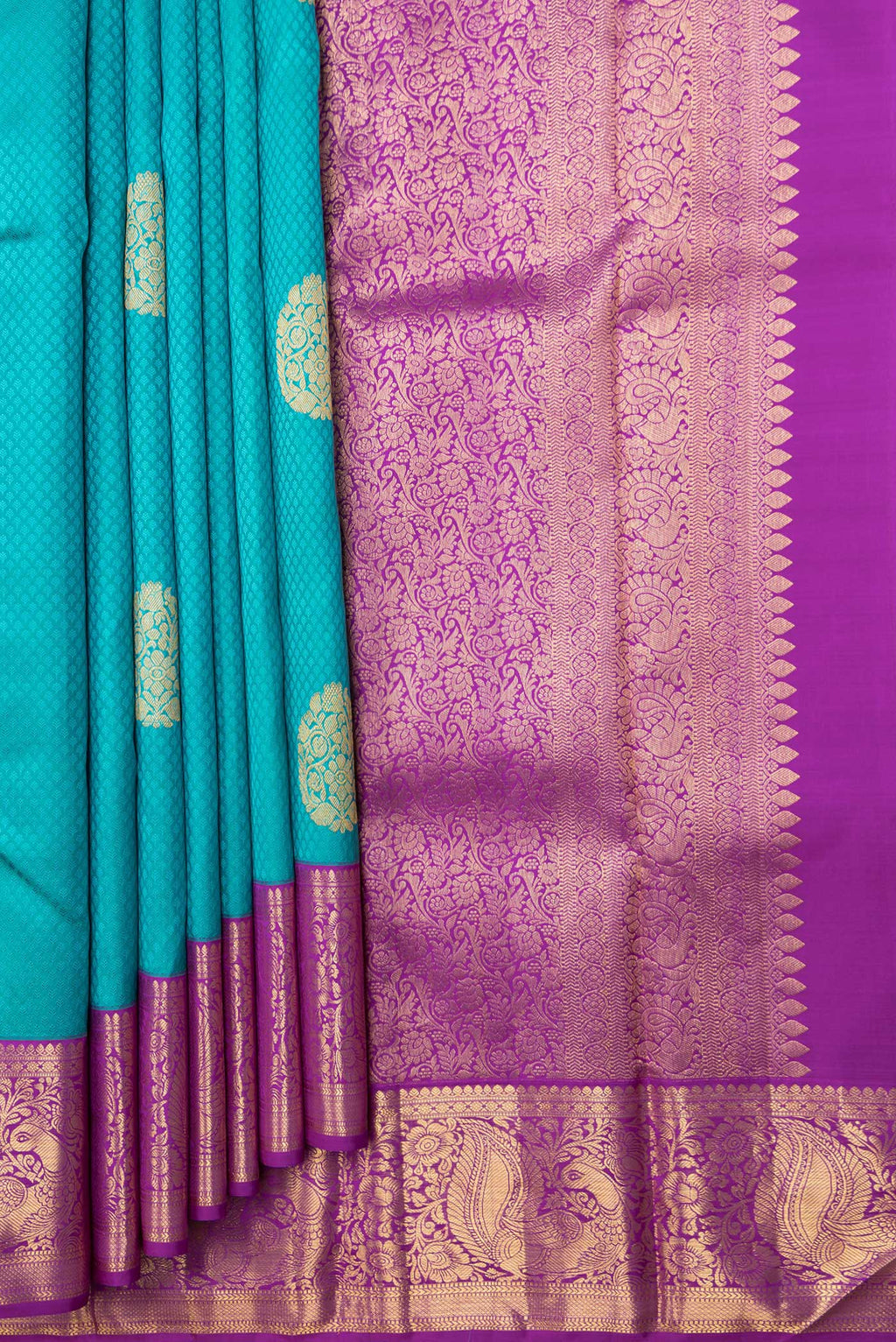 Pleats and pallu of Sea Green Dual Tone Kanjivaram Silk Saree with Jacquard With Zari Butta on the body and Zari Border. 