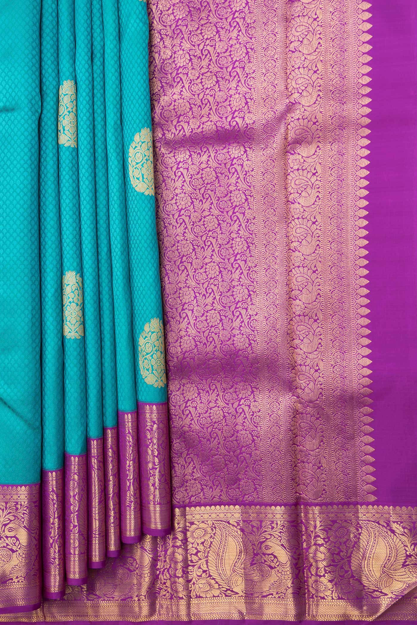 Pleats and pallu of Sea Green Dual Tone Kanjivaram Silk Saree with Jacquard With Zari Butta on the body and Zari Border. 