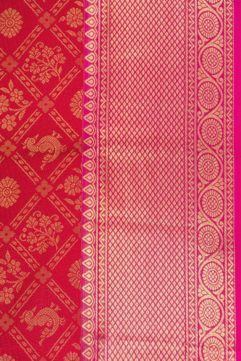 Border image of Dark Pink Dual Tone Kanchipuram Silk Saree with Zari Brocade on the body and Zari Border. 