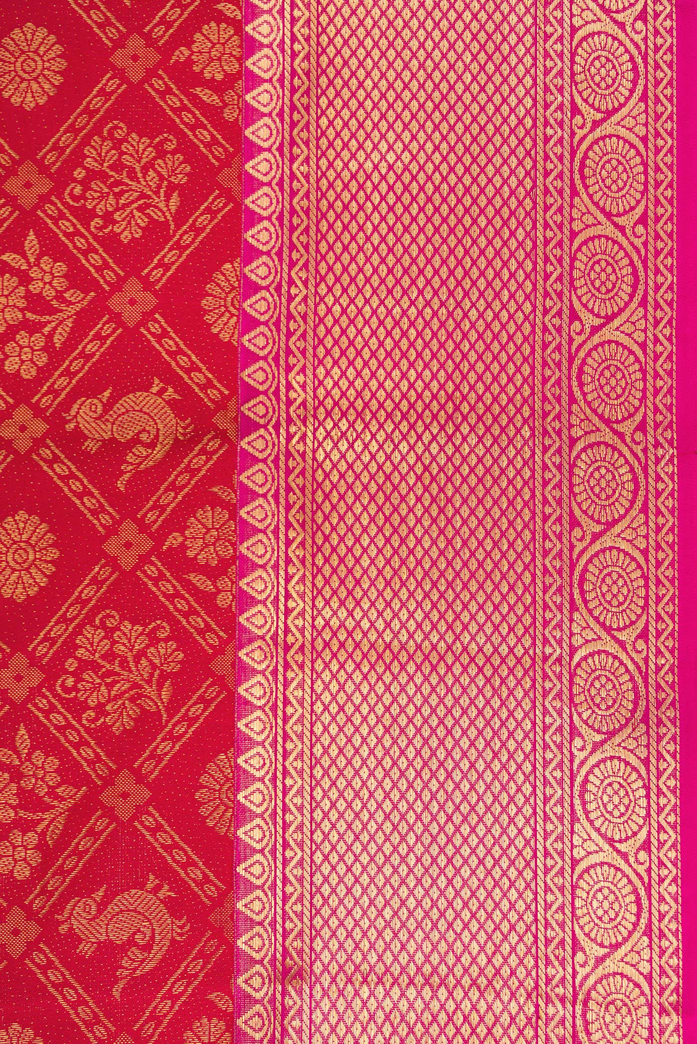 Border image of Dark Pink Dual Tone Kanchipuram Silk Saree with Zari Brocade on the body and Zari Border. 