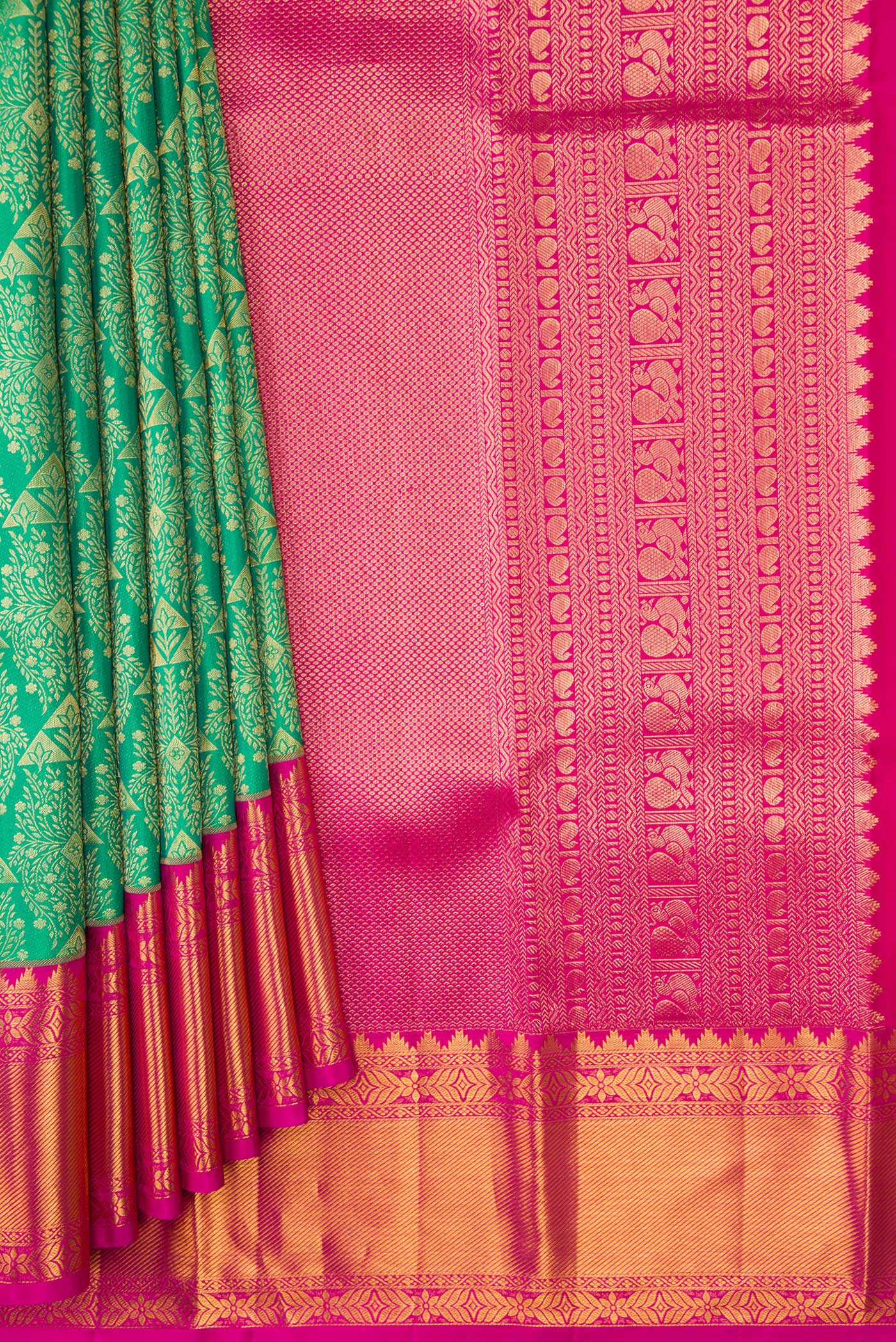 Pleats and pallu of Green Dual Tone Kanchipuram Silk Saree with Zari Brocade on the body and Zari Border. 