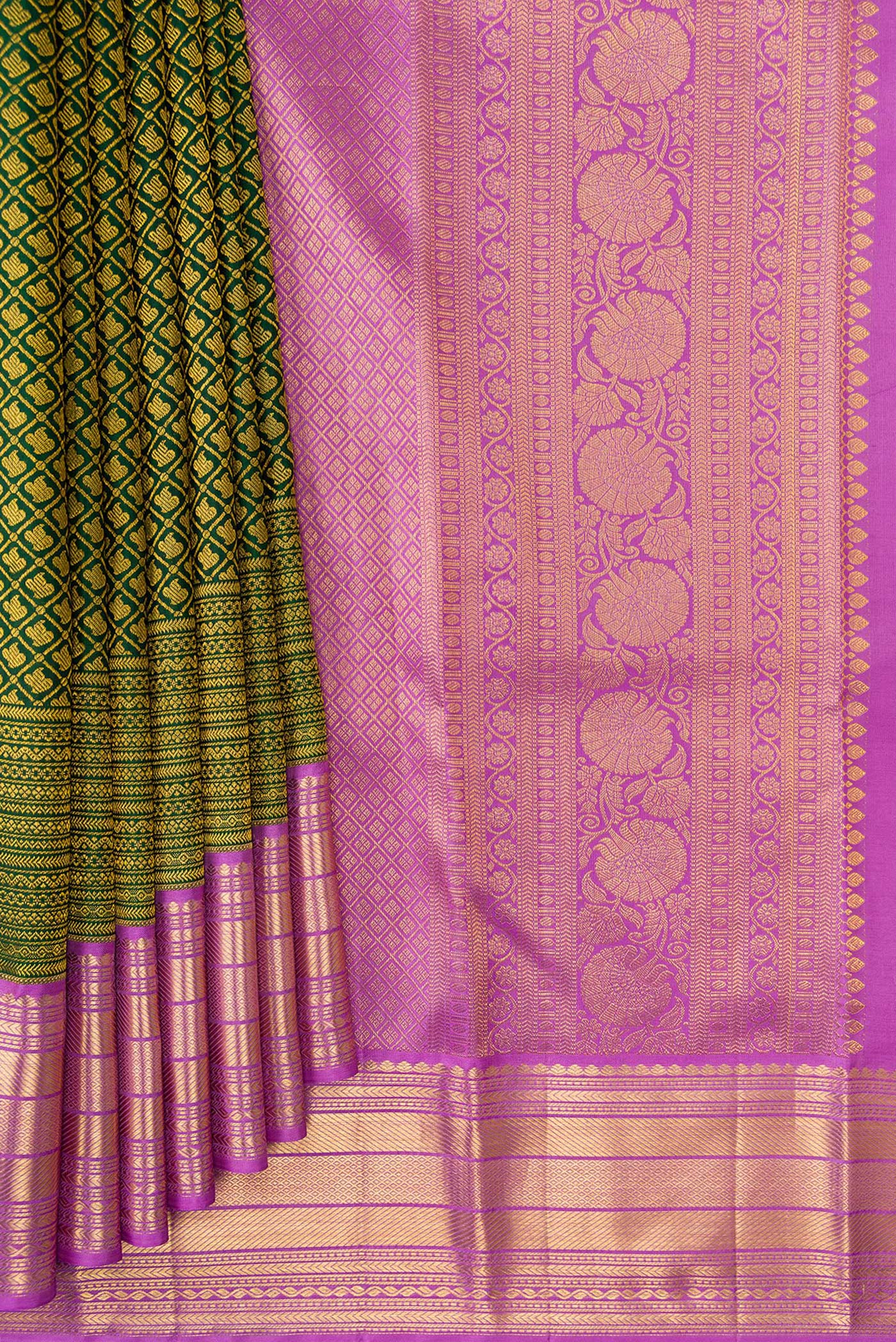 Pleats and pallu of Bottle Green Dual Tone Kanchipuram Silk Saree with Zari Brocade on the body and Zari Border. 