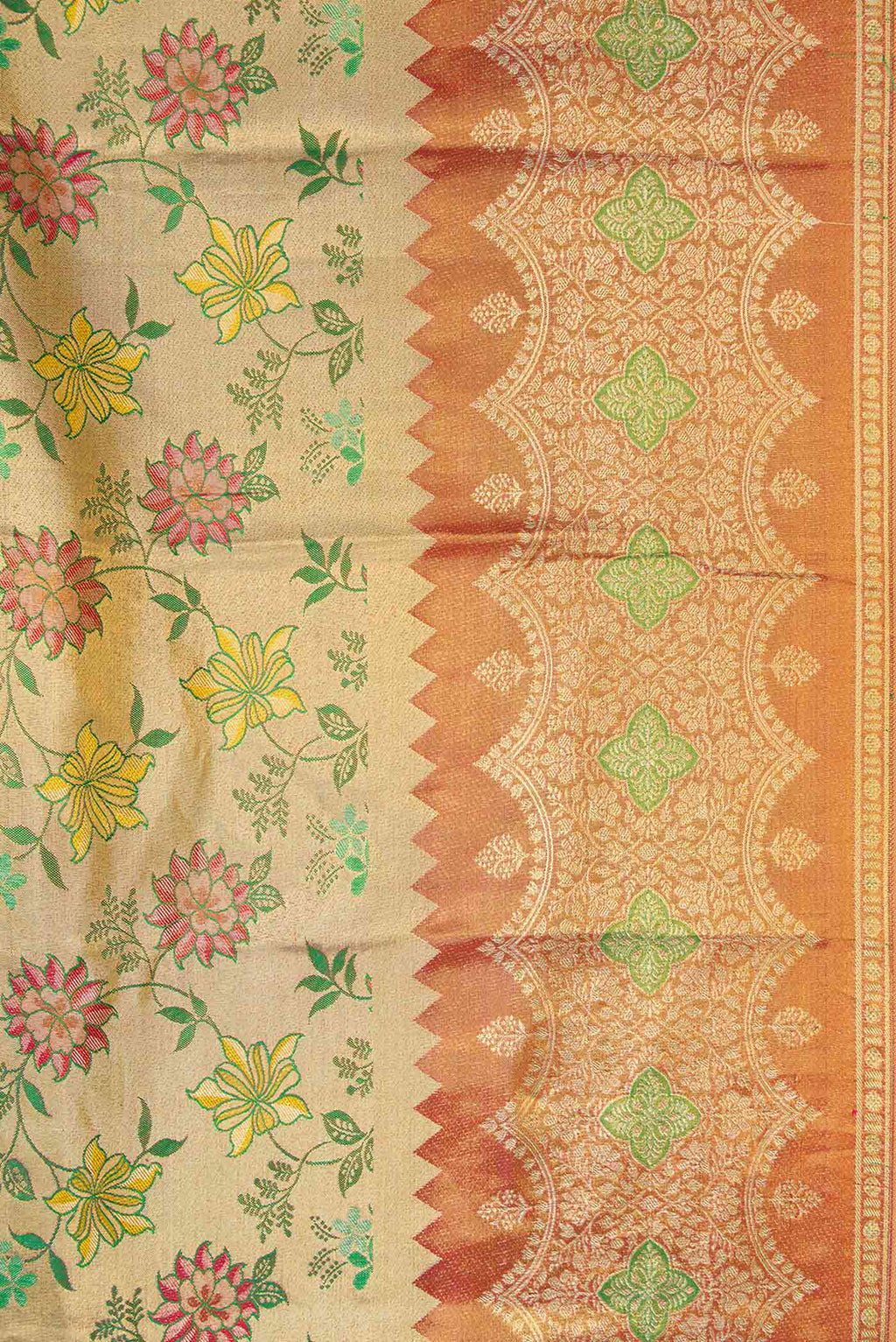 Border image of Green Dual Tone Kanjivaram Tissue Silk Saree with Zari Brocade on the body and Zari Border. 