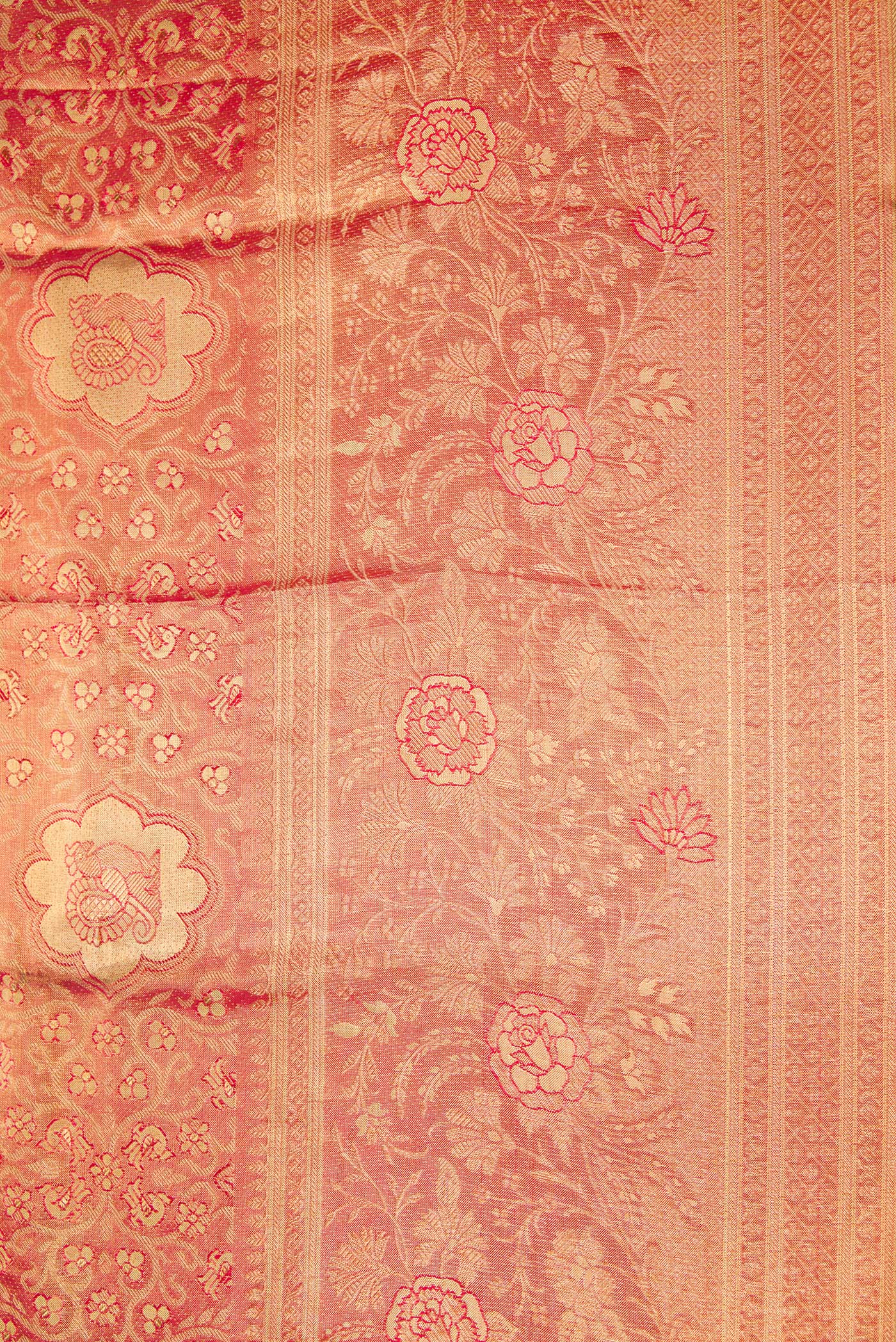 Border image of Pink Dual Tone Kanchipuram Tissue Silk Saree with Zari Brocade on the body and Zari Border. 