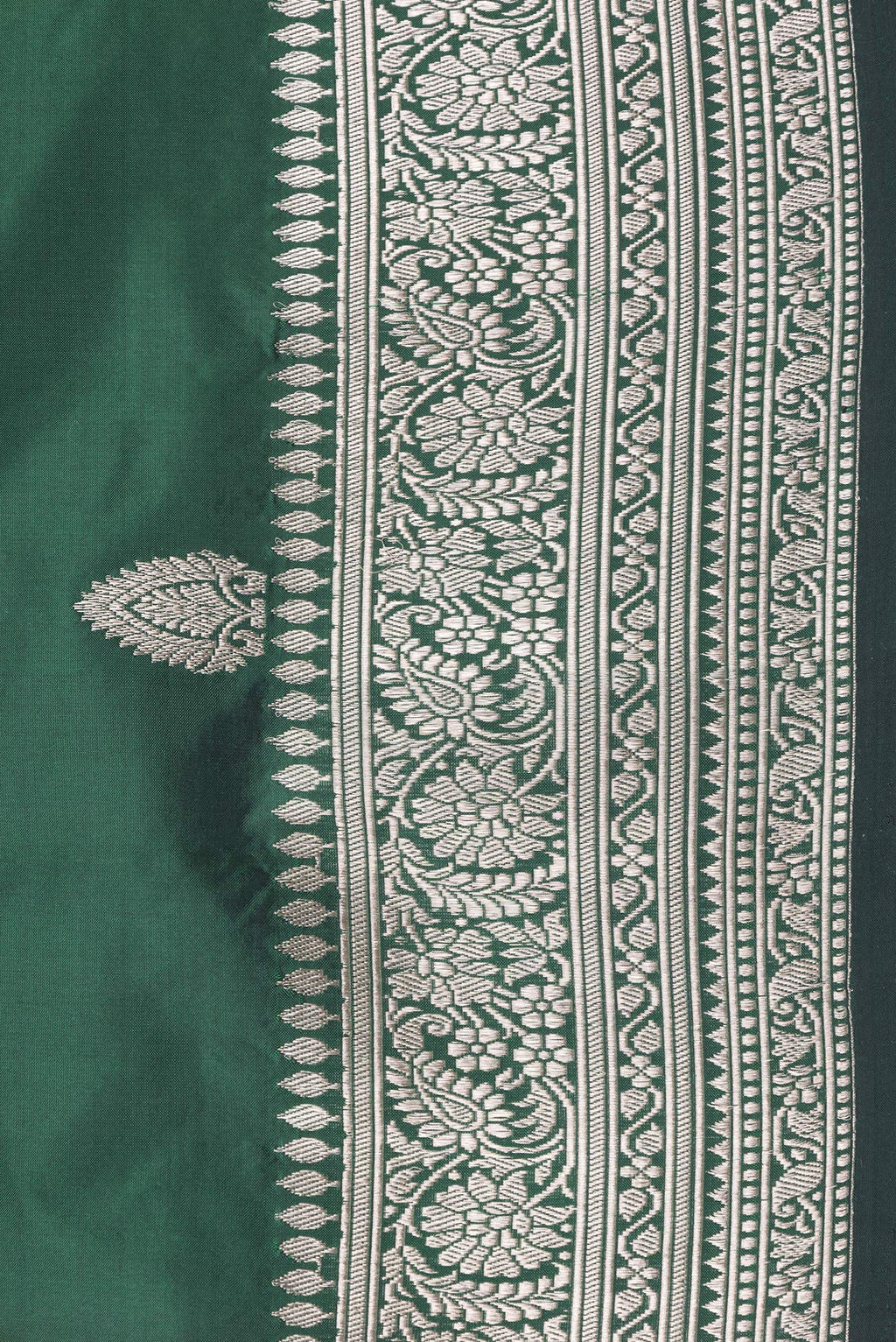 Border image of Bottle Green Dual Tone Banarasi Silk Saree with Zari Butta on the body and Zari Border. 