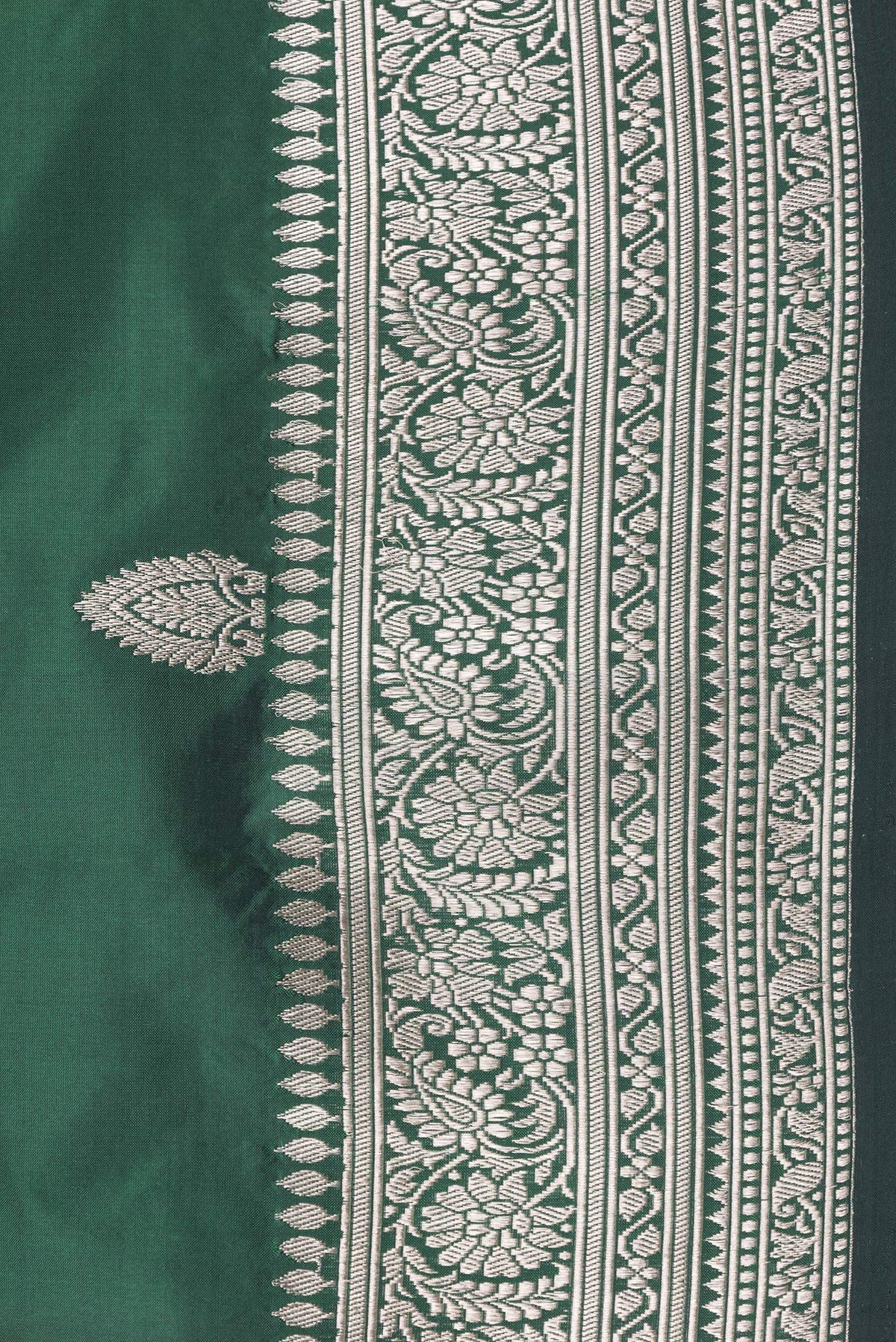 Border image of Bottle Green Dual Tone Banarasi Silk Saree with Zari Butta on the body and Zari Border. 