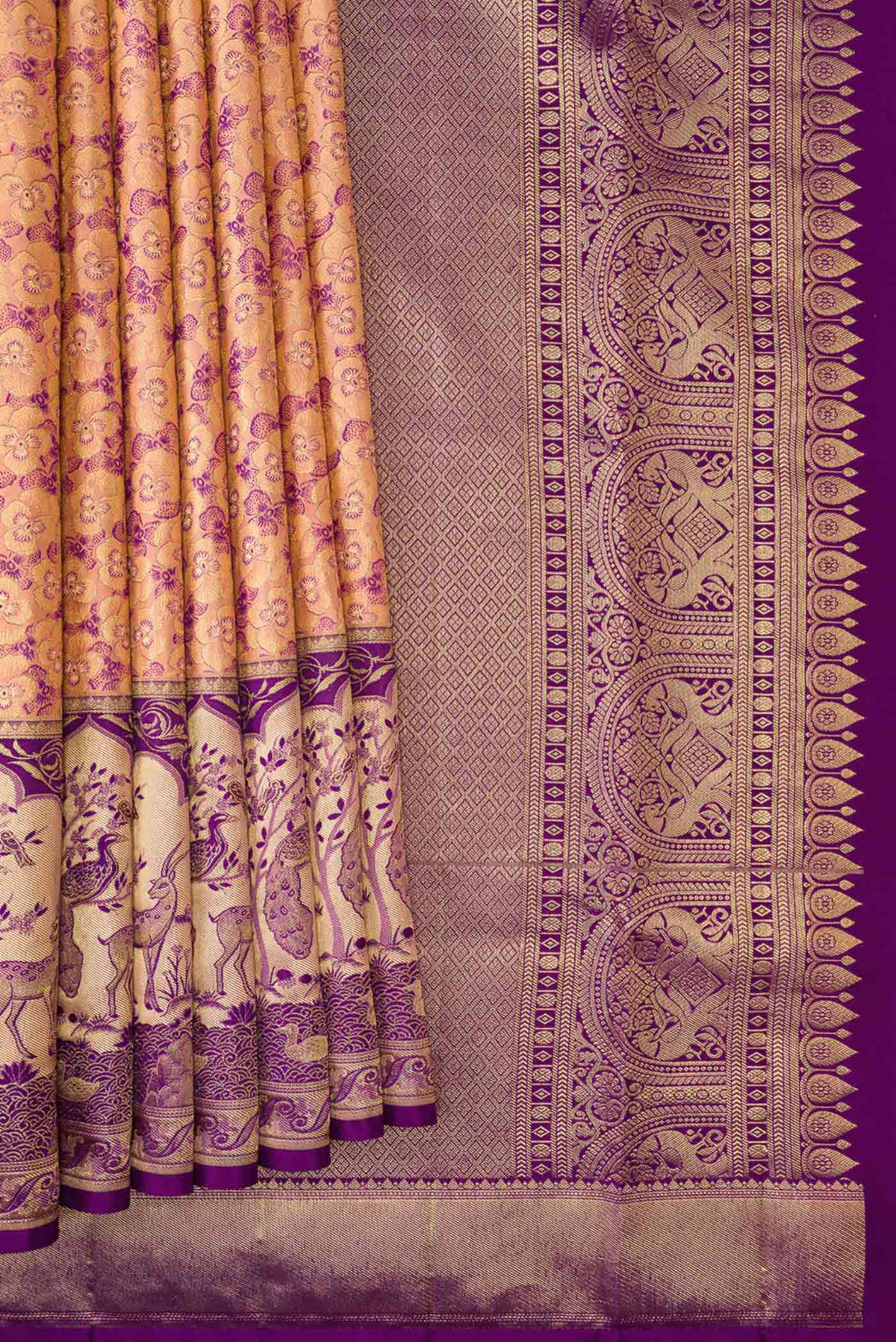 Pleats and pallu of Peach Dual Tone Kanjivaram Silk Saree with Zari Brocade on the body and Zari Border. 