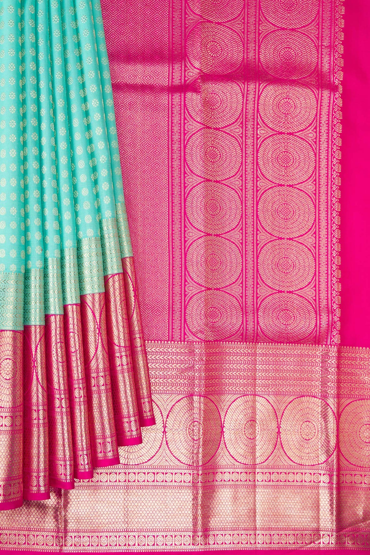 Pleats and pallu of Pure Silk Sea Green Dual Tone Kanchipuram Saree with Zari Brocade on the body and Fancy Border. 