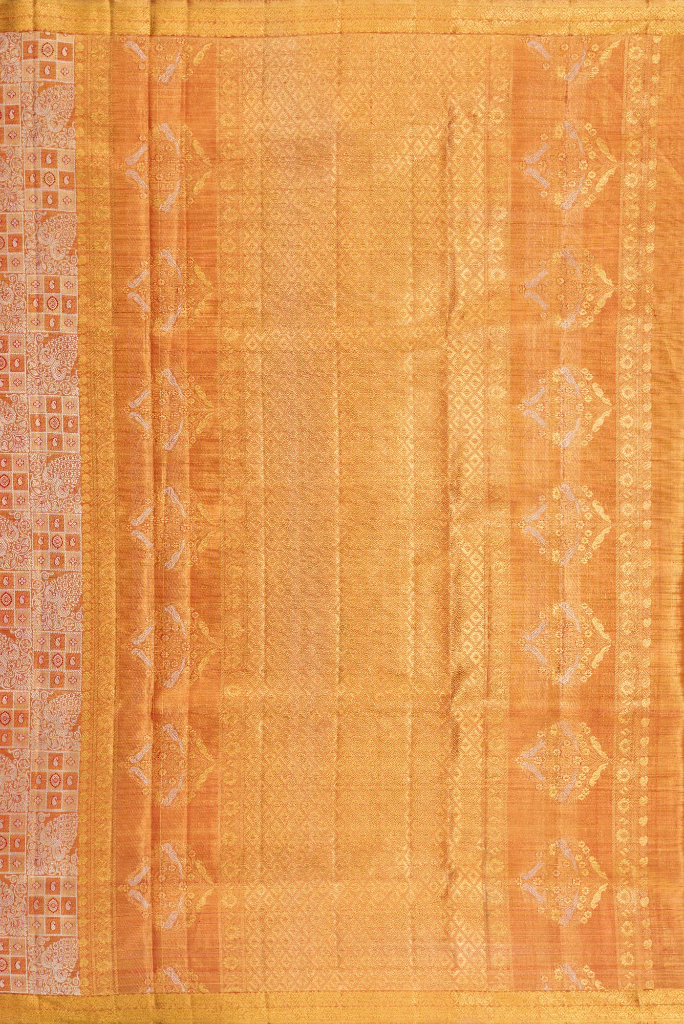 Close up image of the pallu of Gold Dual Tone Kanjivaram Tissue Silk Saree with Zari Brocade on the body and Zari Border. 