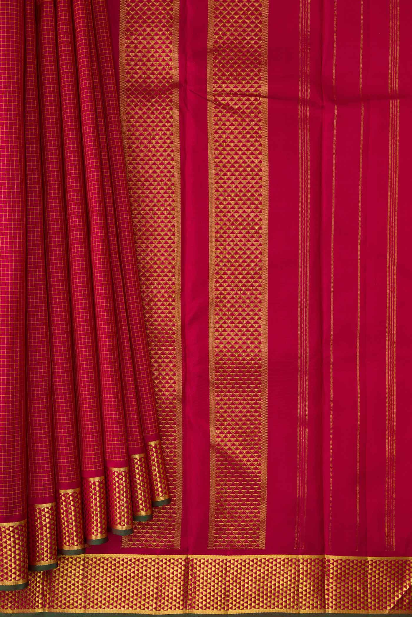 Pleats and pallu of Maroon Dual Tone Kanchipuram Silk Saree with Checked design on the body and Zari Border