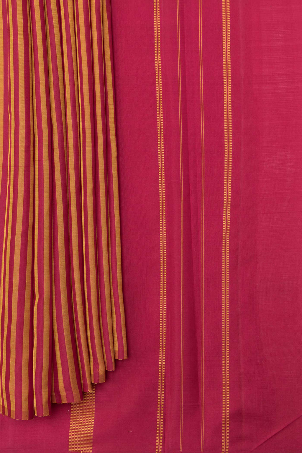 Pleats and pallu of Maroon Dual Tone Kanjivaram Saree with Stripes on the body and Without Border. 