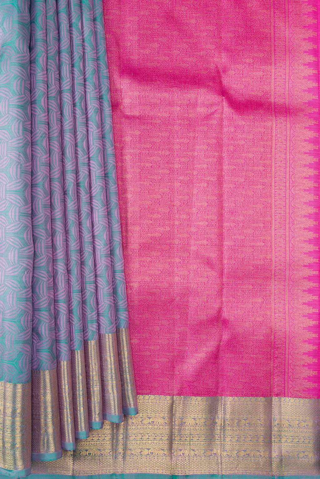 Pleats and pallu of Pure Silk Pure Zari Green Dual Tone Kanchipuram Saree with Jacquard design on the body and Zari Border. 