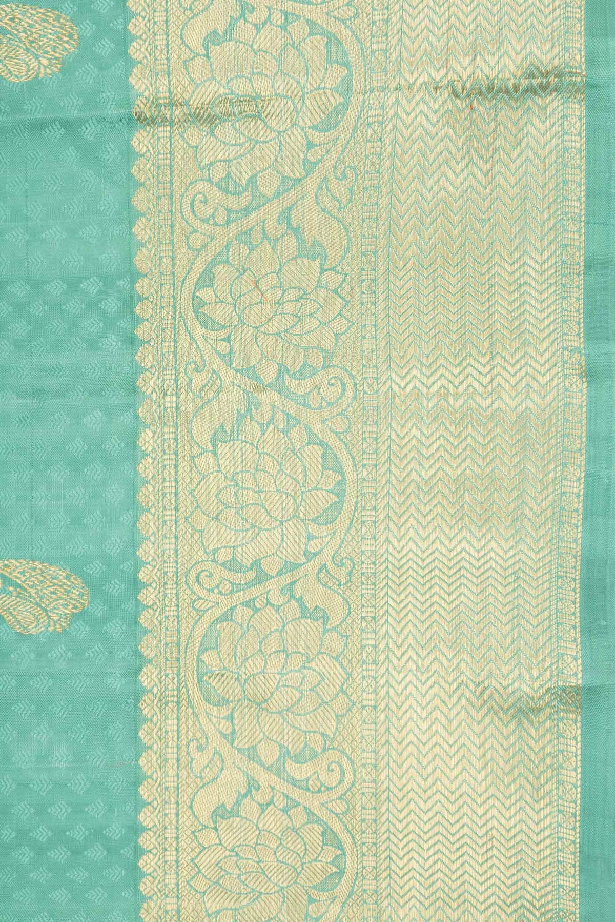 Border image of Pure Silk Pure Zari Green Dual Tone Kanchipuram Saree with Jacquard With Zari Butta on the body and Zari Border