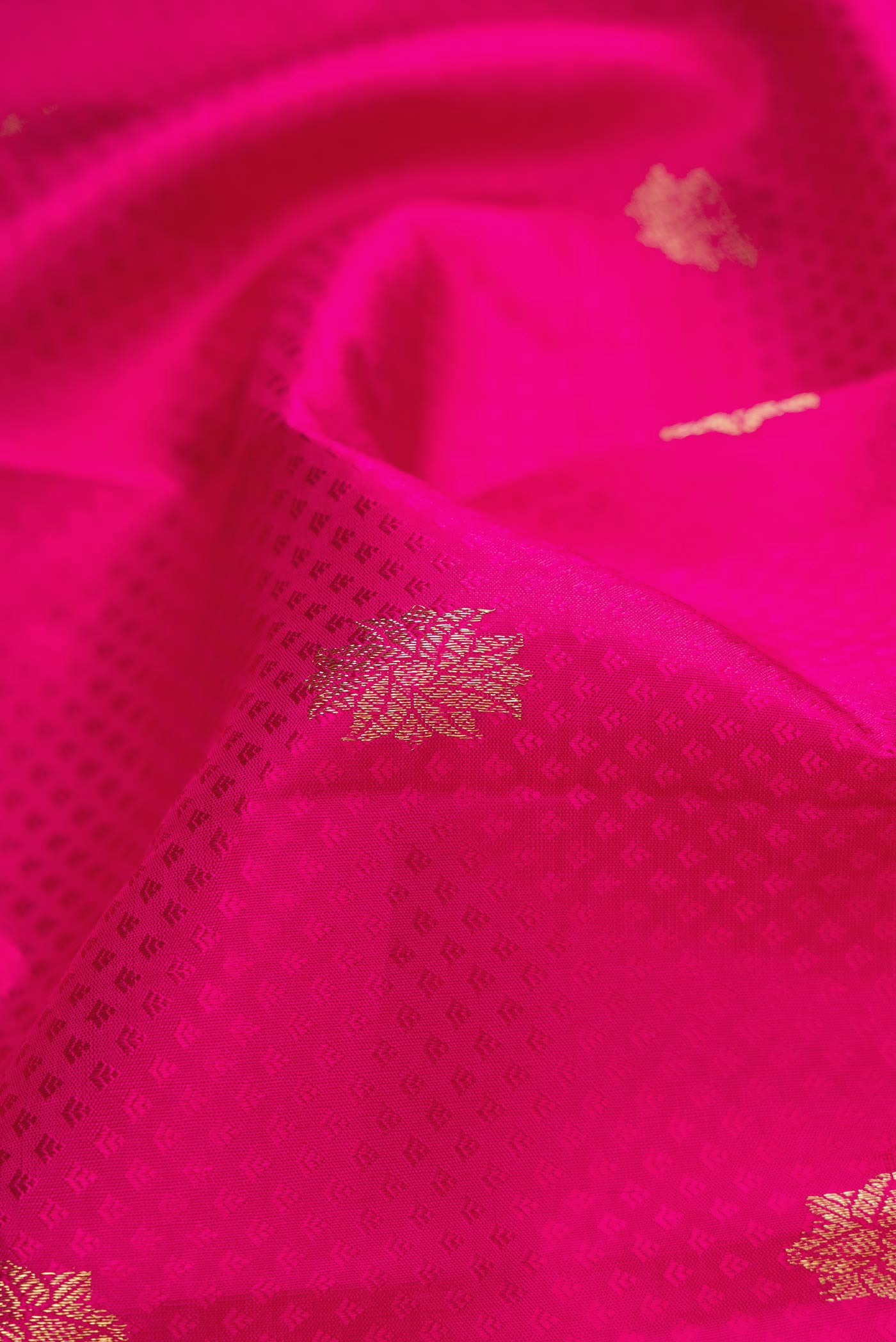 Close up of Pure Silk Pure Zari Pink Dual Tone Kanchipuram Saree with Jacquard With Zari Butta on the body and Zari Border.  displaying folds