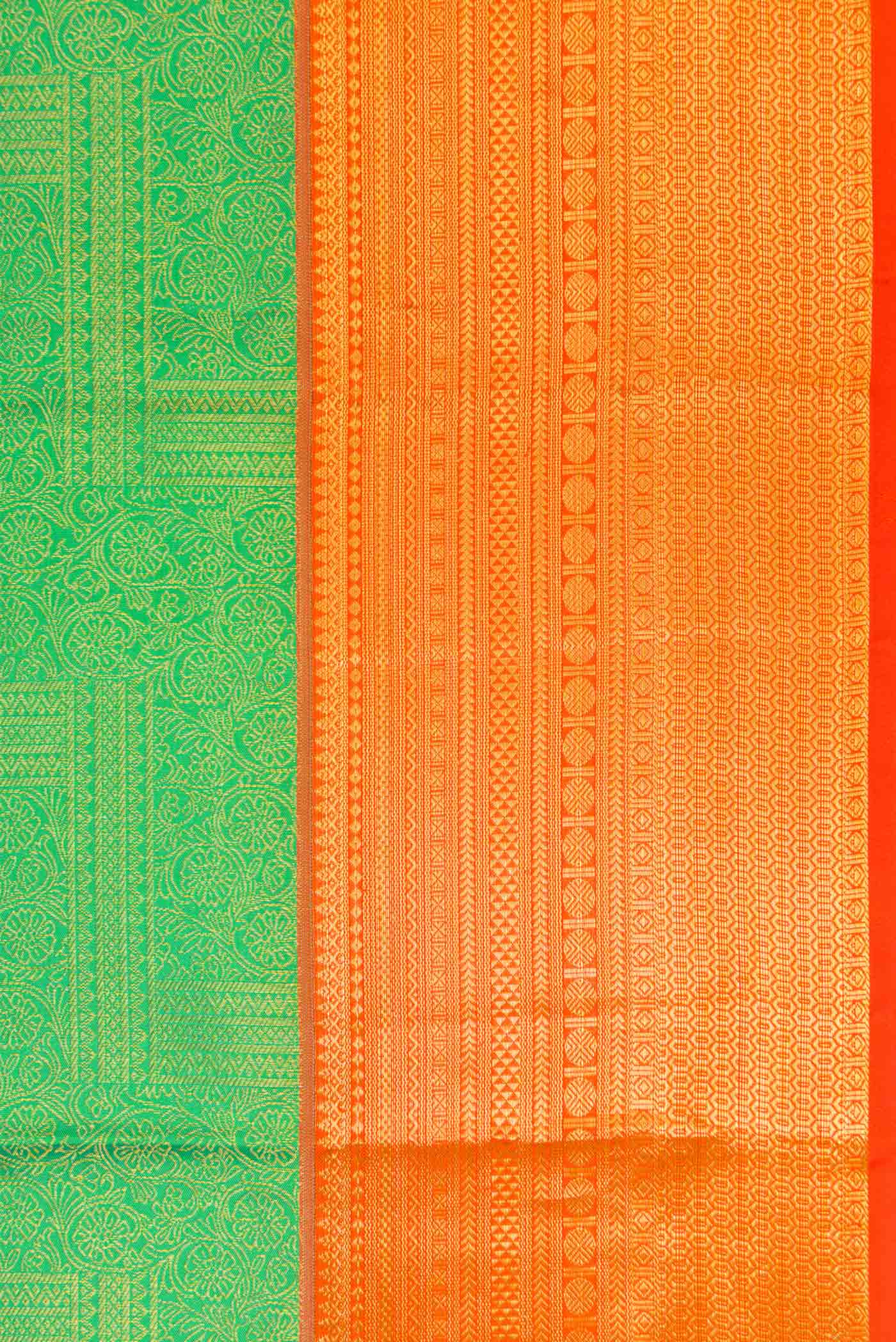 Border image of Parrot Green Dual Tone Kanchipuram Silk Saree with Zari Brocade on the body and Zari Border. 