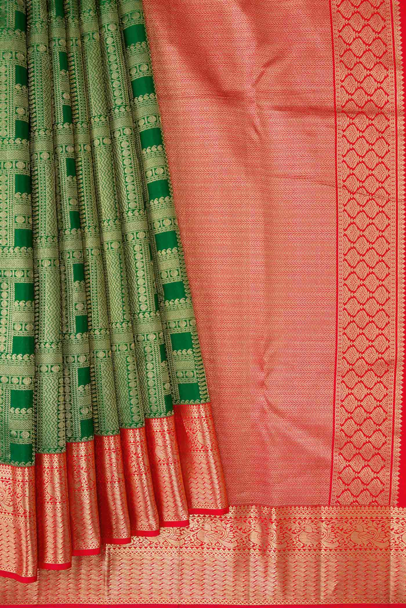 Pleats and pallu of Green Dual Tone Kanjivaram Silk Saree with Zari Brocade on the body and Zari Border. 