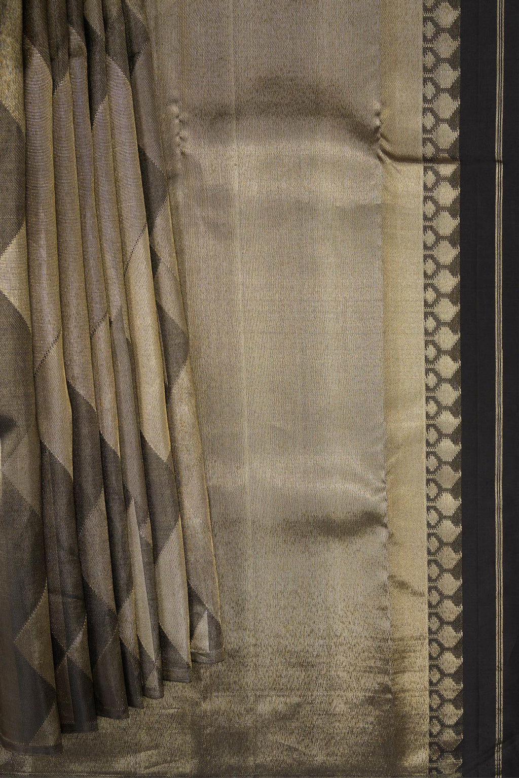 Pleats and pallu of Black Dual Tone Kanjivaram Silk Saree with Zari Brocade on the body and Without Border. 
