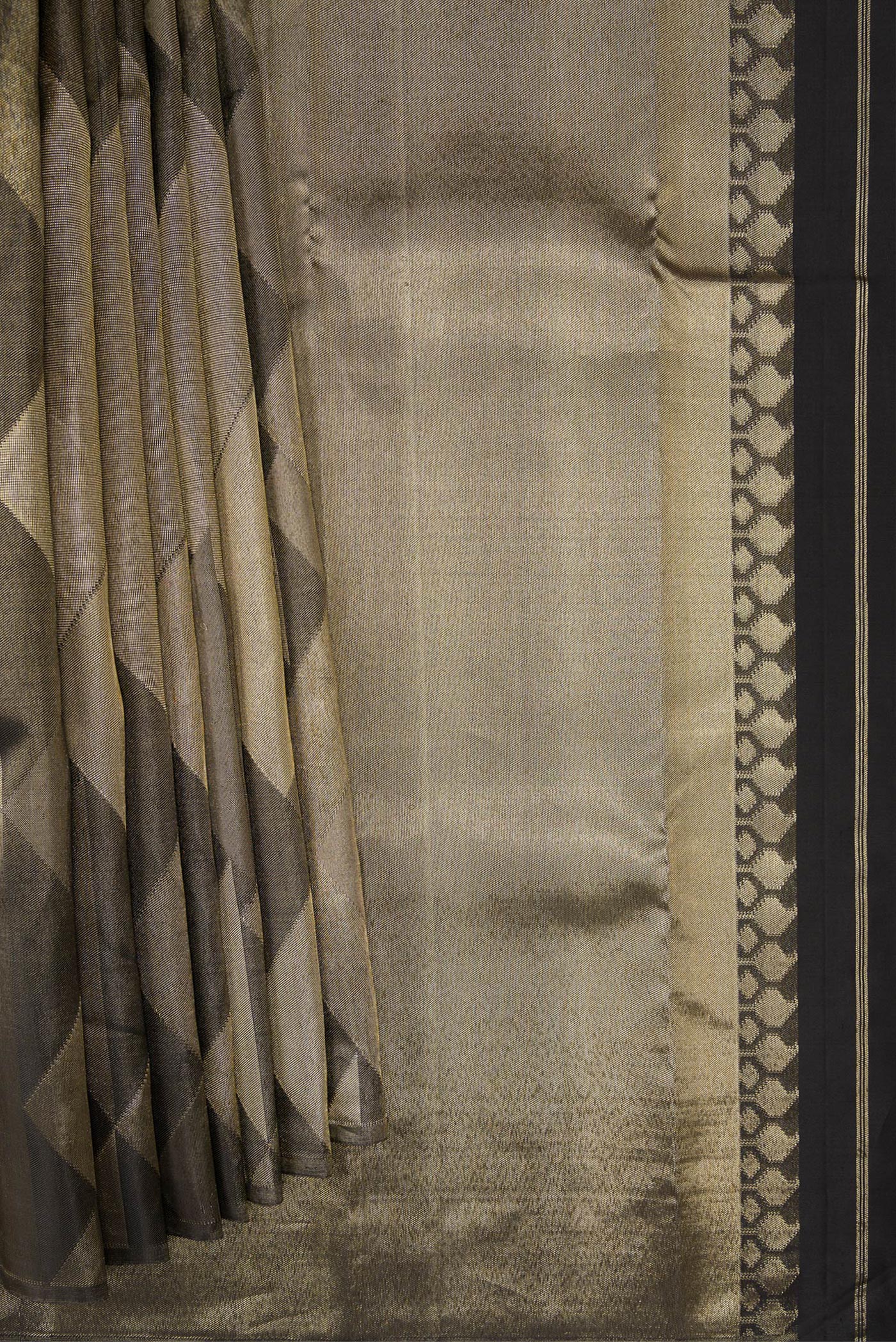 Pleats and pallu of Black Dual Tone Kanjivaram Silk Saree with Zari Brocade on the body and Without Border. 