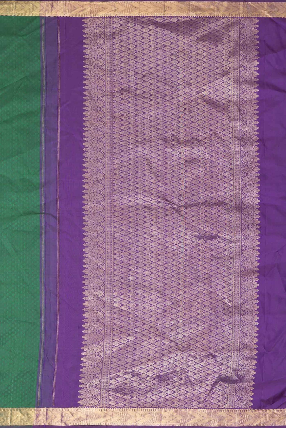 Close up image of the pallu of Green Dual Tone Kanchipuram Saree with Jacquard With Zari Butta on the body and Zari Border