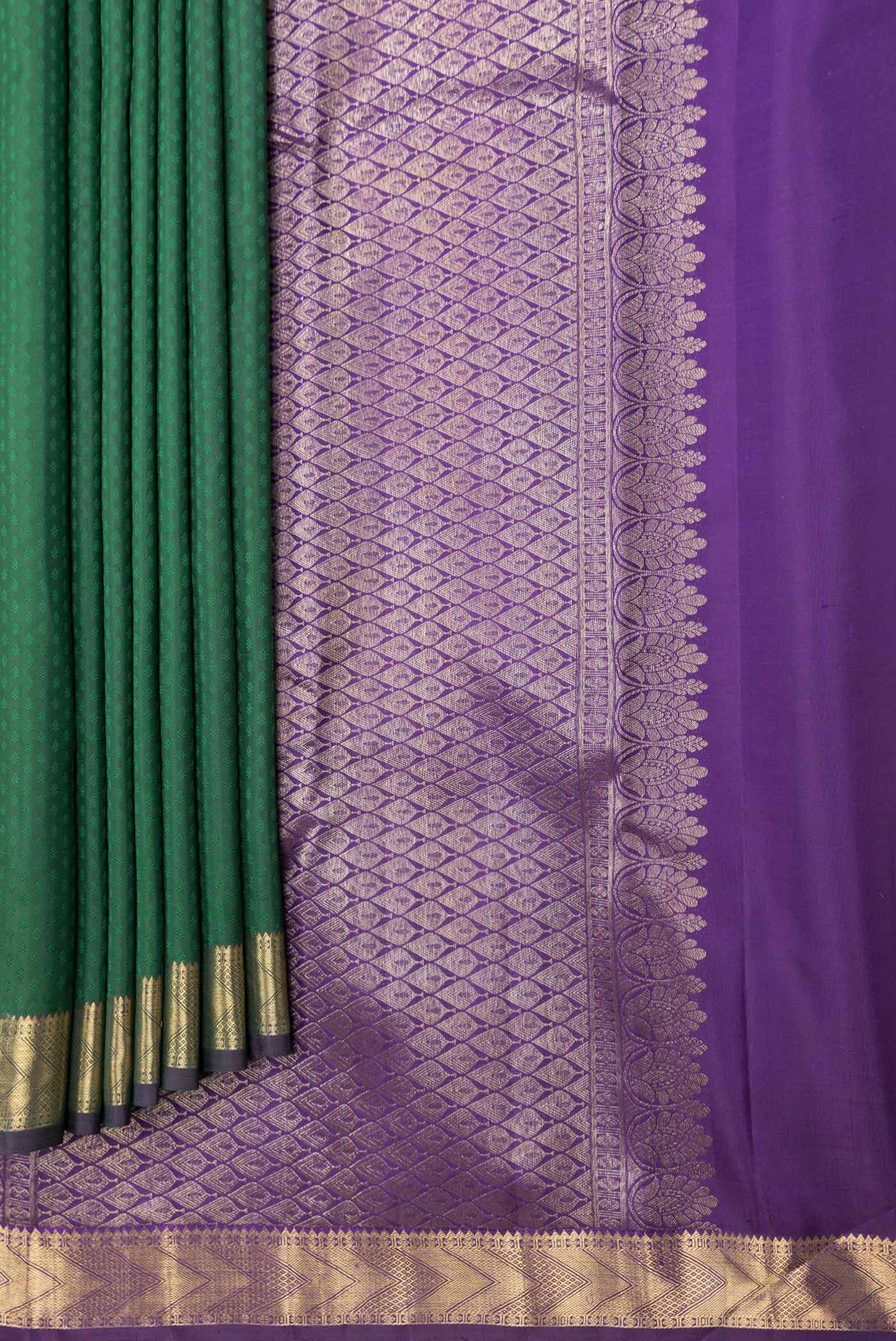 Pleats and pallu of Green Dual Tone Kanchipuram Saree with Jacquard With Zari Butta on the body and Zari Border