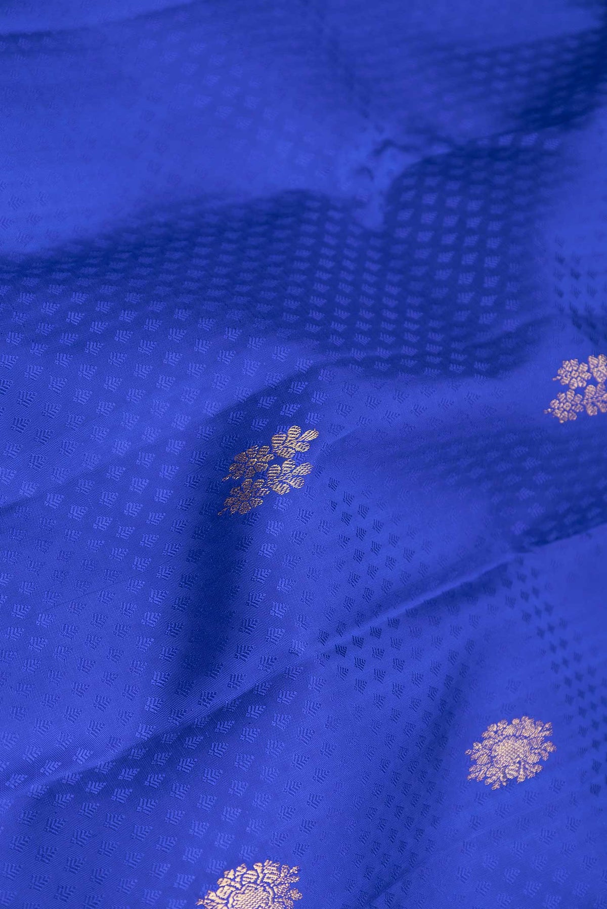 Close up of Pure Silk Pure Zari Royal Blue Dual Tone Kanchipuram Saree with Jacquard With Zari Butta on the body and Zari Border displaying folds