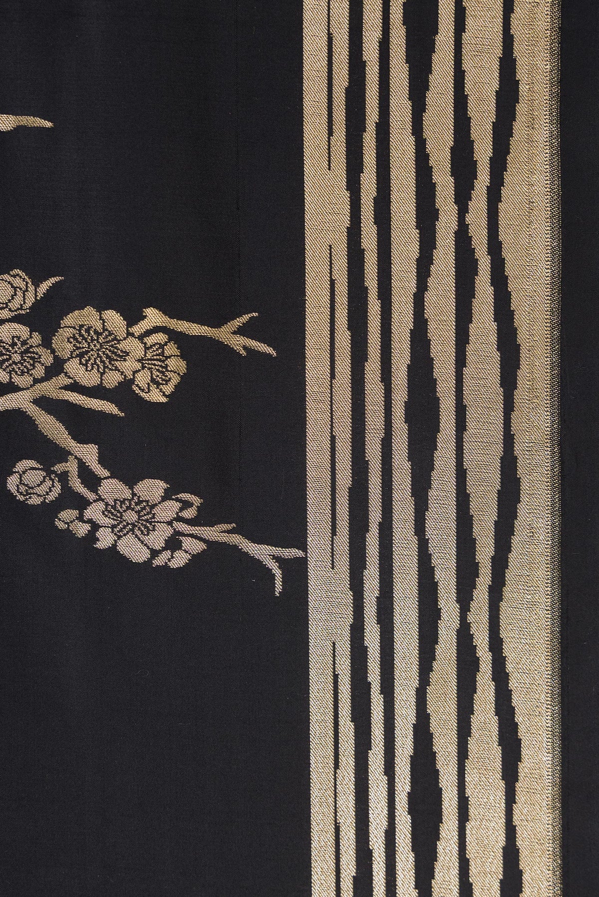 Border image of Black Dual Tone Banarasi Silk Saree with Zari Brocade on the body and Fancy Border. 
