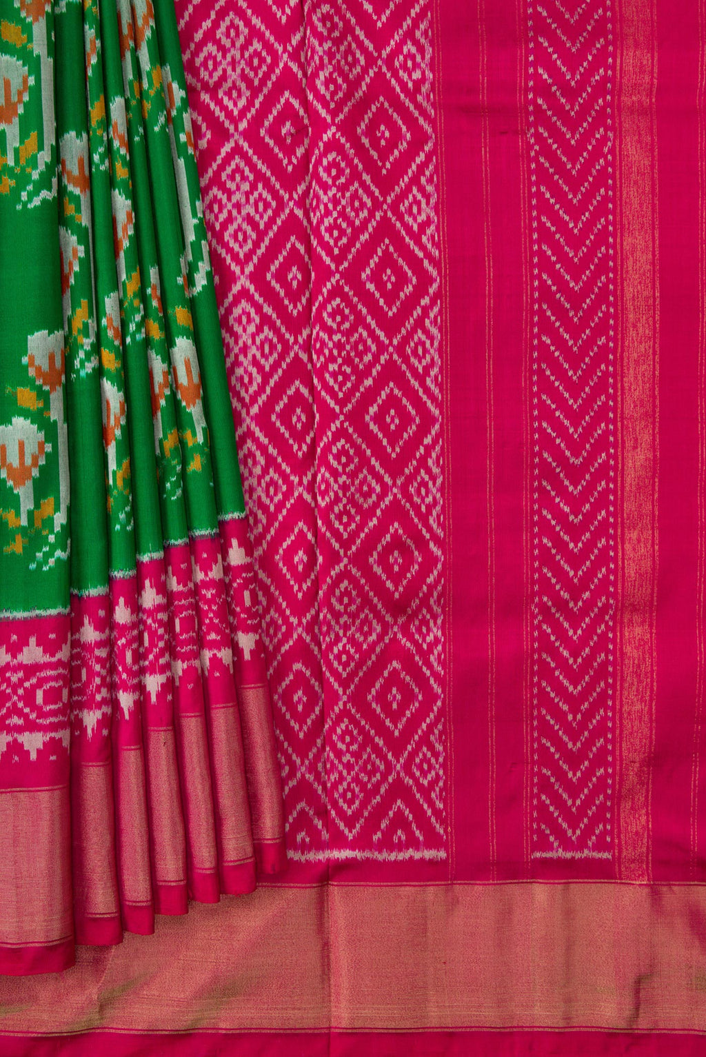 Pleats and pallu of Green Dual Tone Double Ikat Saree with Ikat Print on the body and Ikat Border. 