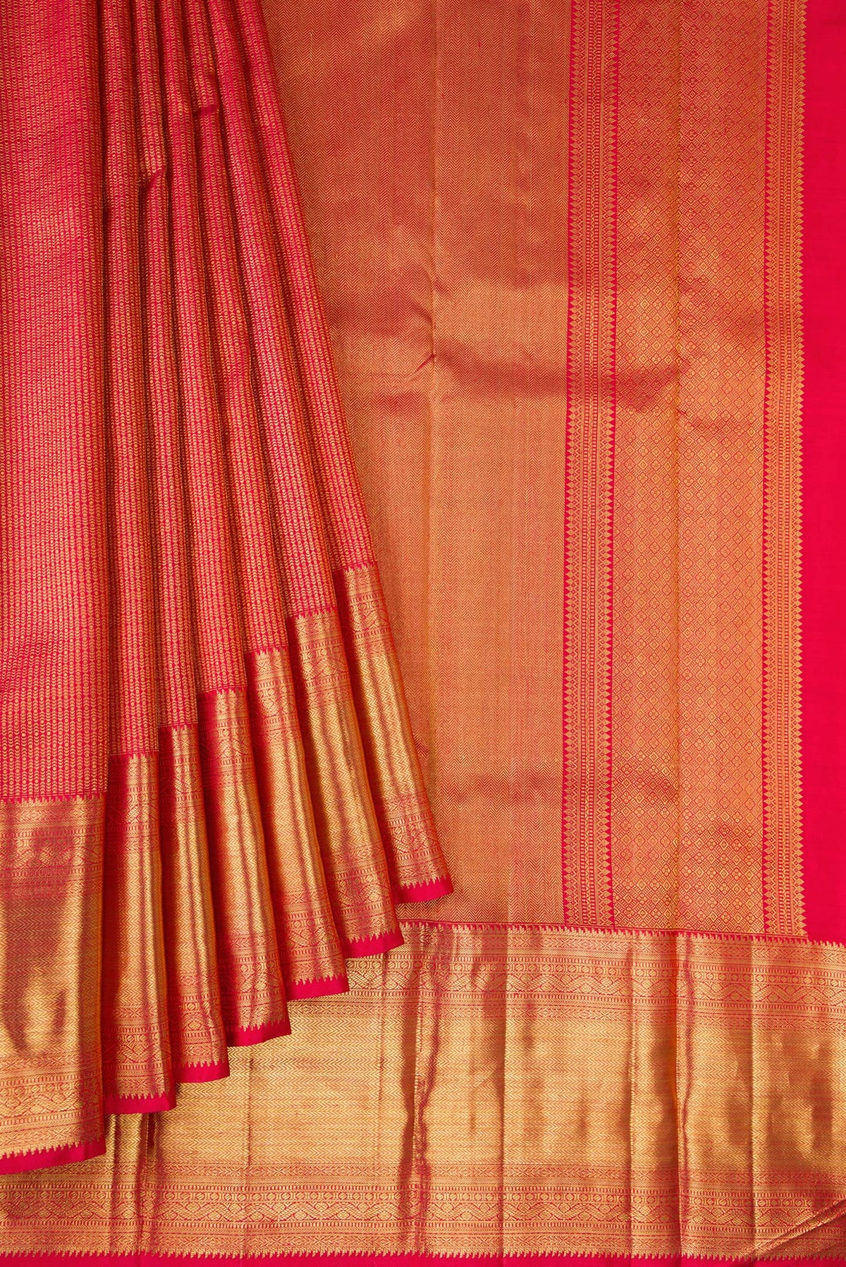 Pleats and pallu of Red Dual Tone Kanchipuram Silk Saree with Zari Brocade on the body and Zari Border. 