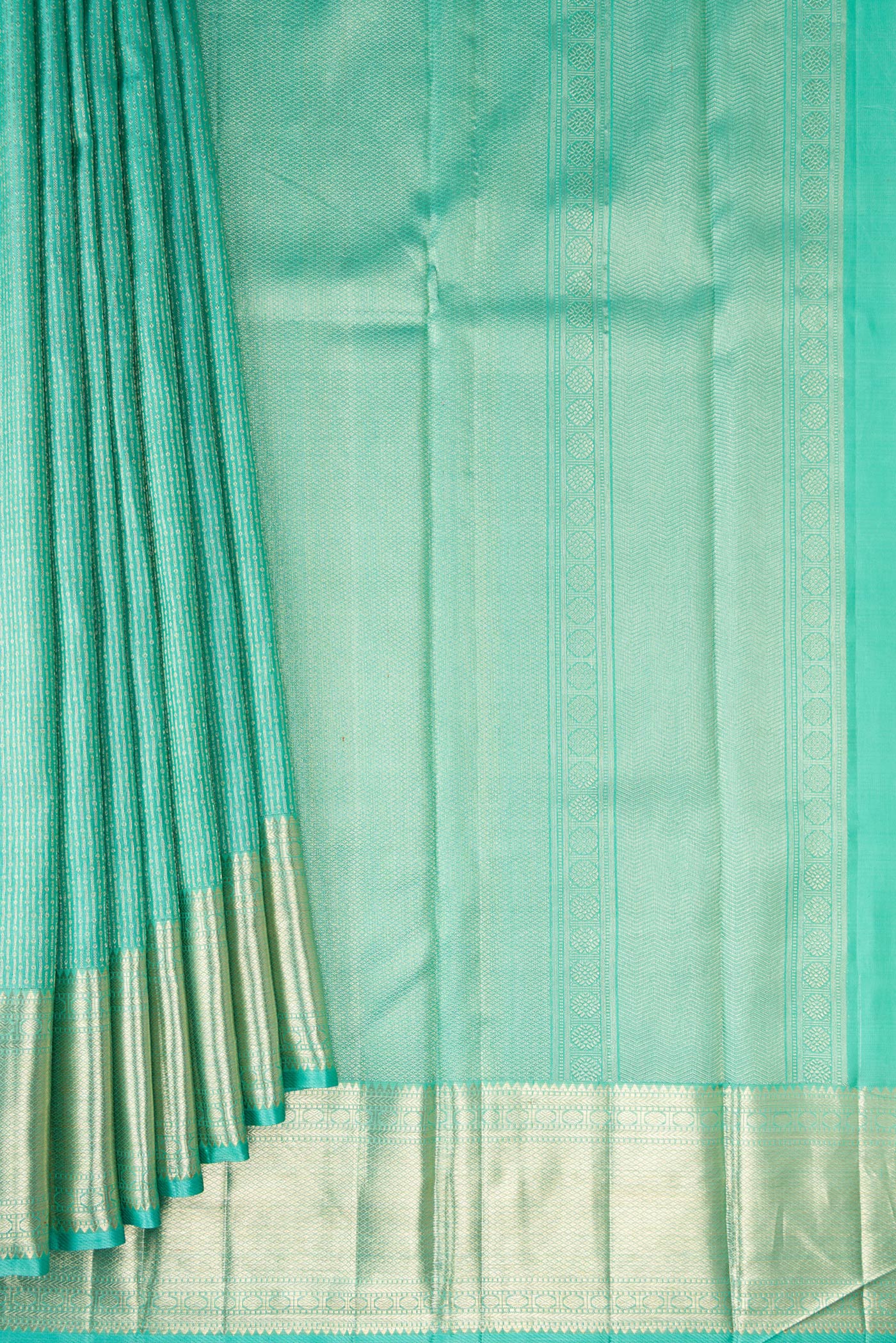 Pleats and pallu of Sea Green Kanchipuram Silk Saree with Zari Brocade on the body and Zari Border. 