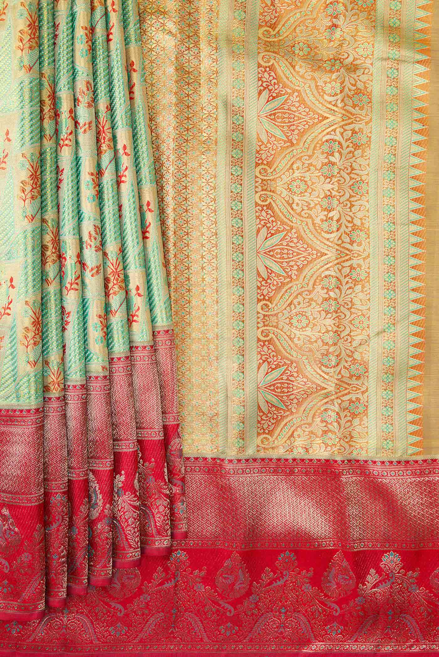 Pleats and pallu of Green Dual Tone Kanchipuram Tissue Silk Saree with Zari Brocade on the body and Fancy Border. 
