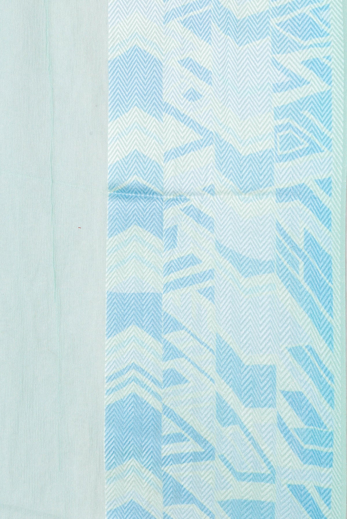 Border image of Sea Green Dual Tone Mysore Chiffon Saree with Plain Body and Thread Border. 