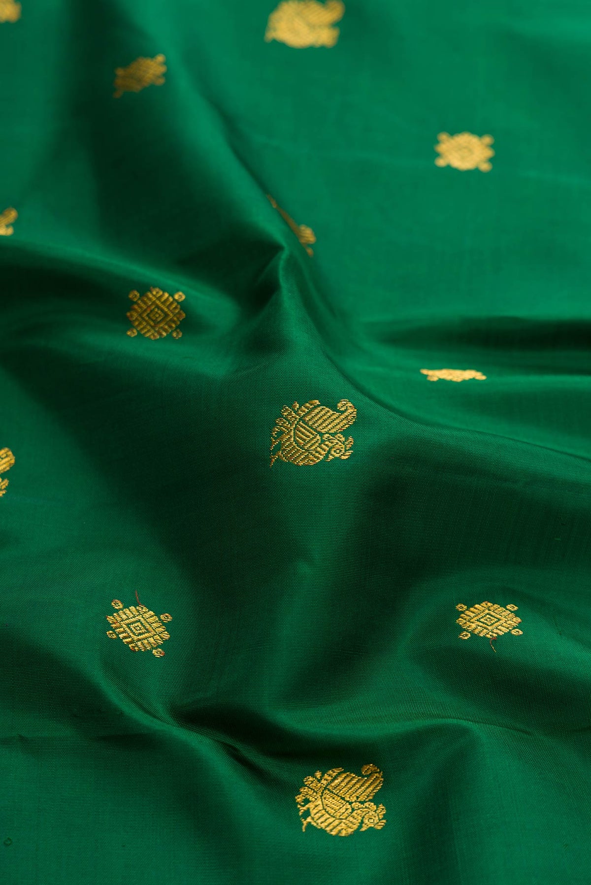 Close up of Bottle Green Dual Tone Kanchipuram Silk Saree with Zari Butta on the body and Zari Border displaying folds