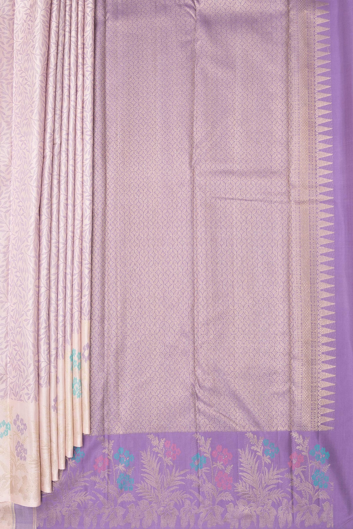 Pleats and pallu of Pure Silk Golden Peach Kanchipuram Saree with Jacquard design on the body and Fancy Border. 