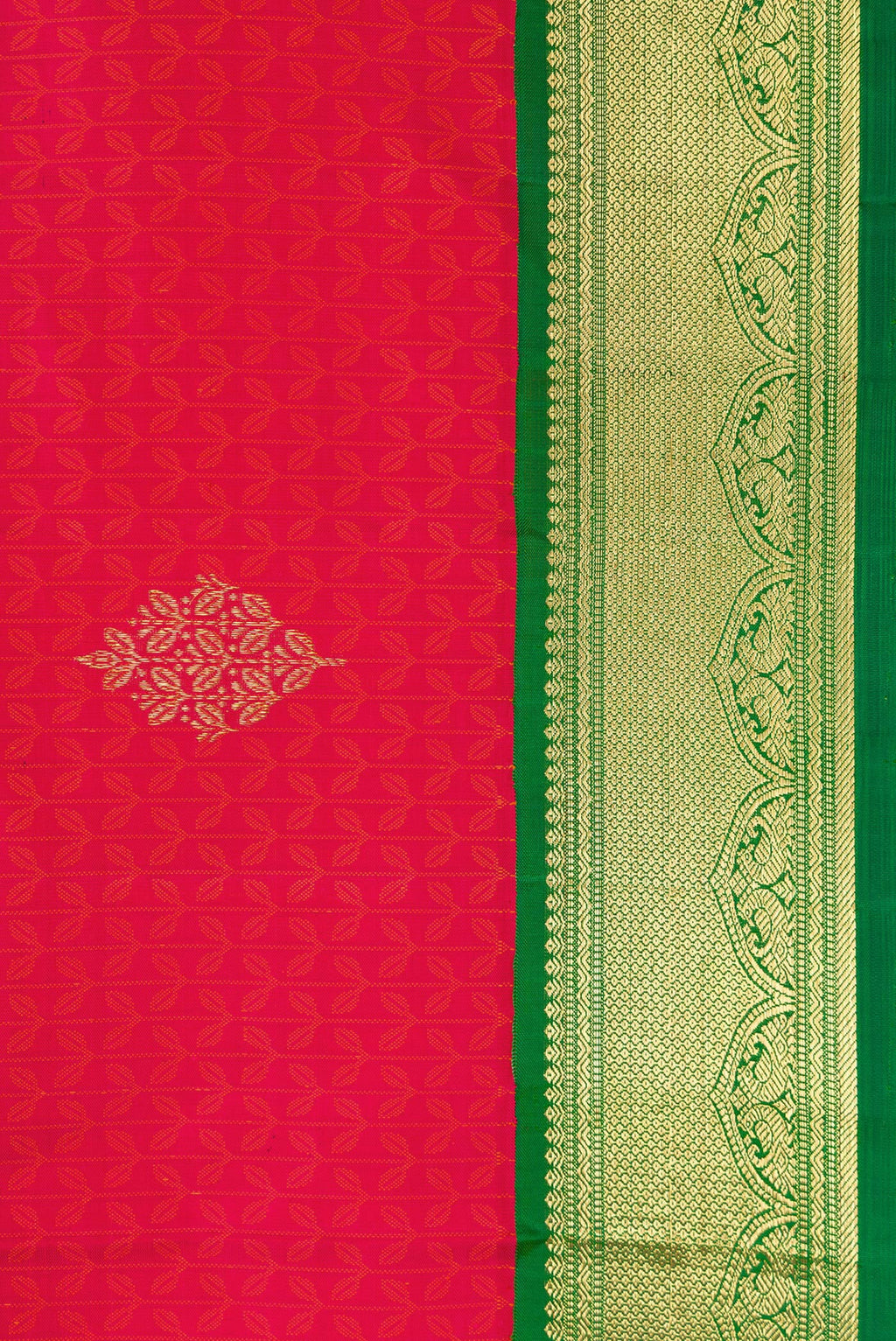 Border image of Pure Silk Pure Zari Pink Dual Tone Kanchipuram Saree with Jacquard With Zari Butta on the body and Zari Border. 