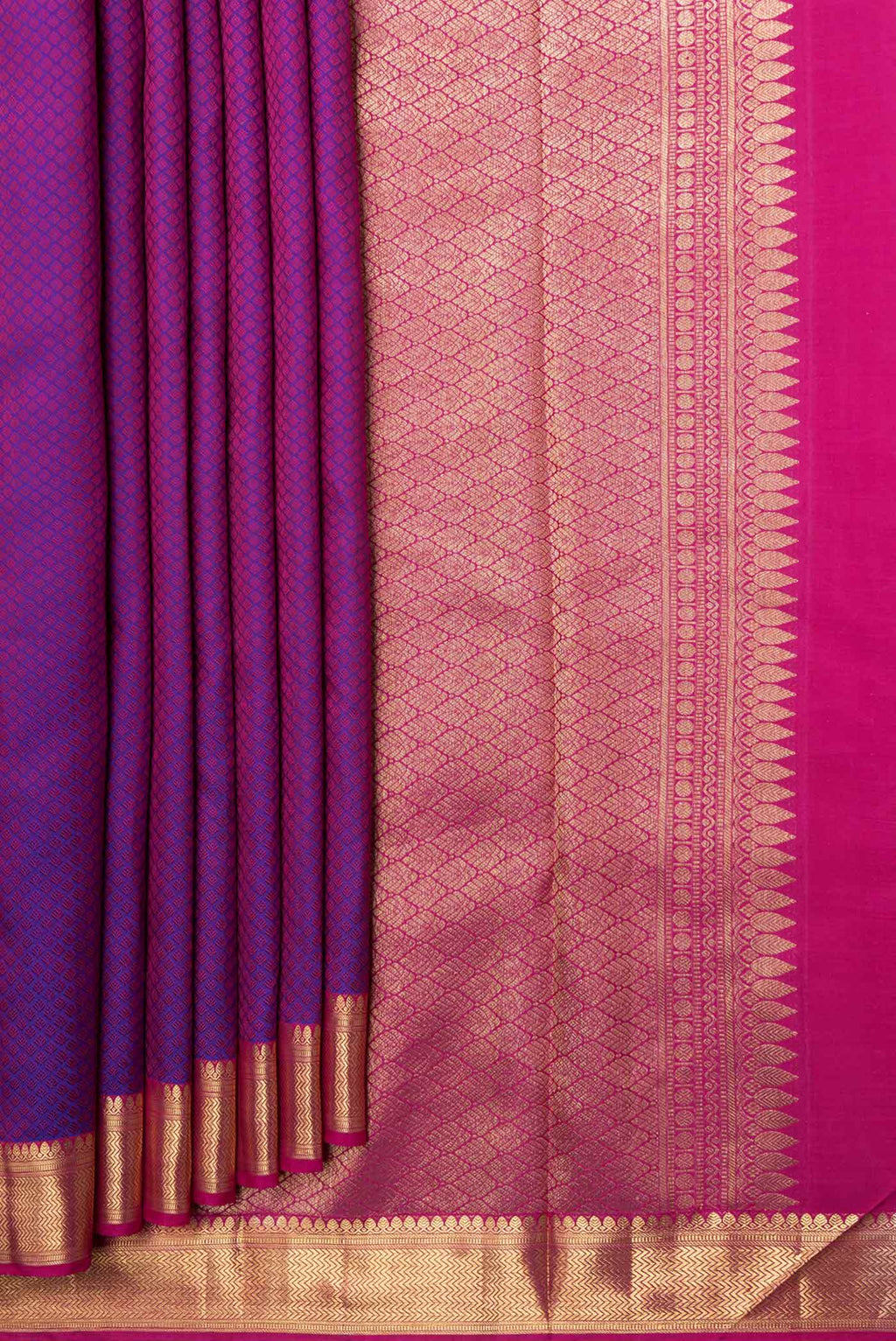 Pleats and pallu of Purple Dual Tone Kanchipuram Saree with Jacquard design on the body and Zari Border