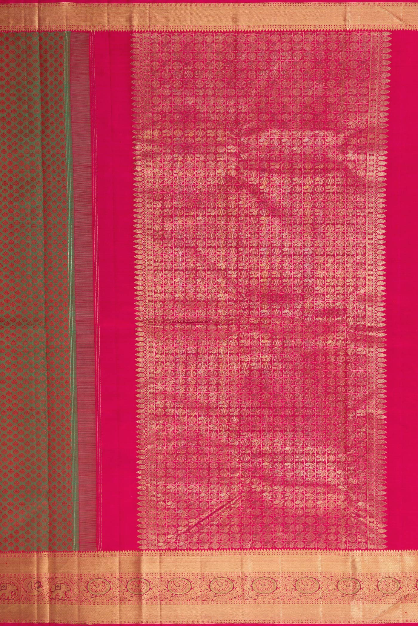 Close up image of the pallu of Mehandi Green Dual Tone Kanchipuram Silk Saree with Jacquard With Zari Butta on the body and Zari Border. 
