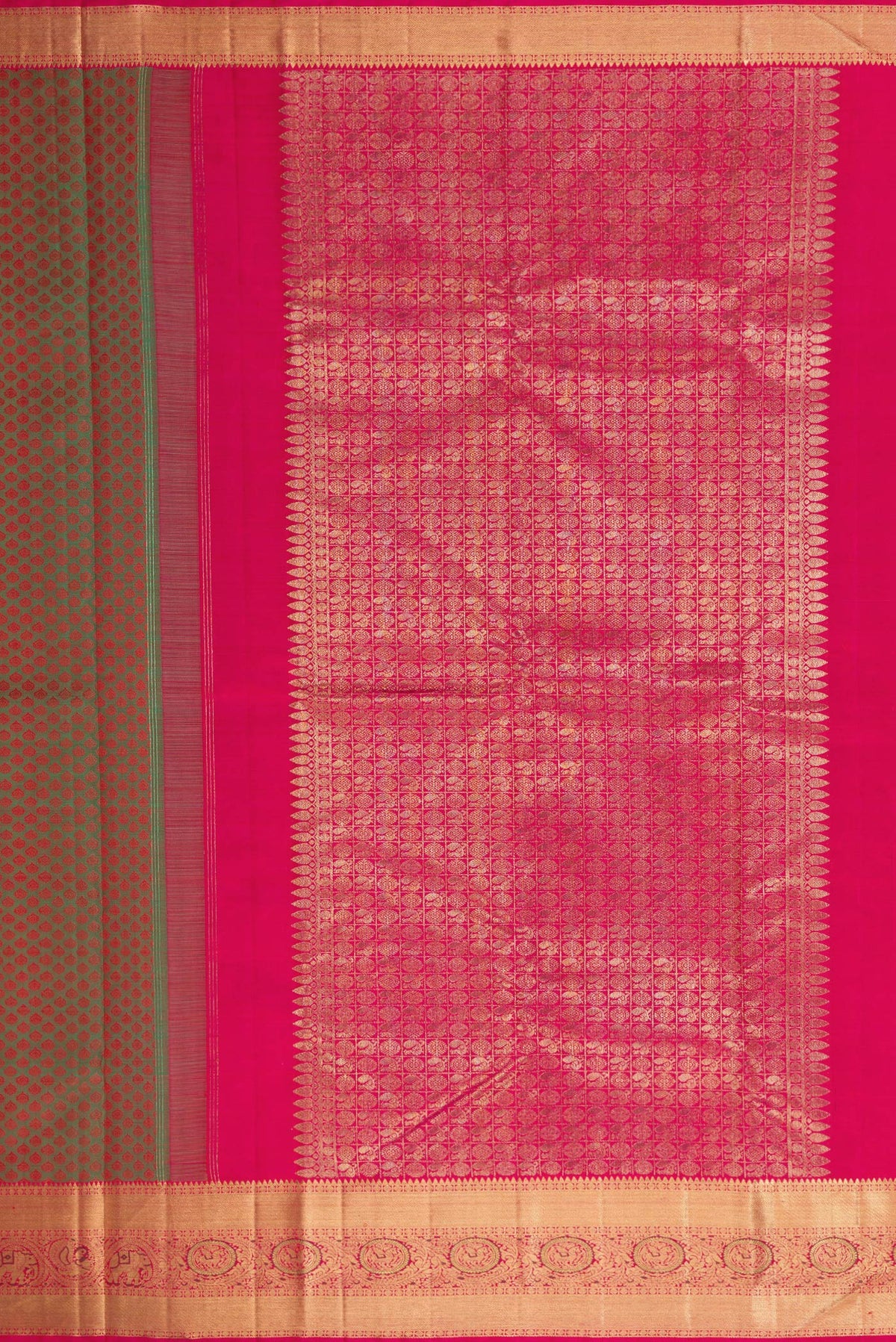 Close up image of the pallu of Mehandi Green Dual Tone Kanchipuram Silk Saree with Jacquard With Zari Butta on the body and Zari Border. 