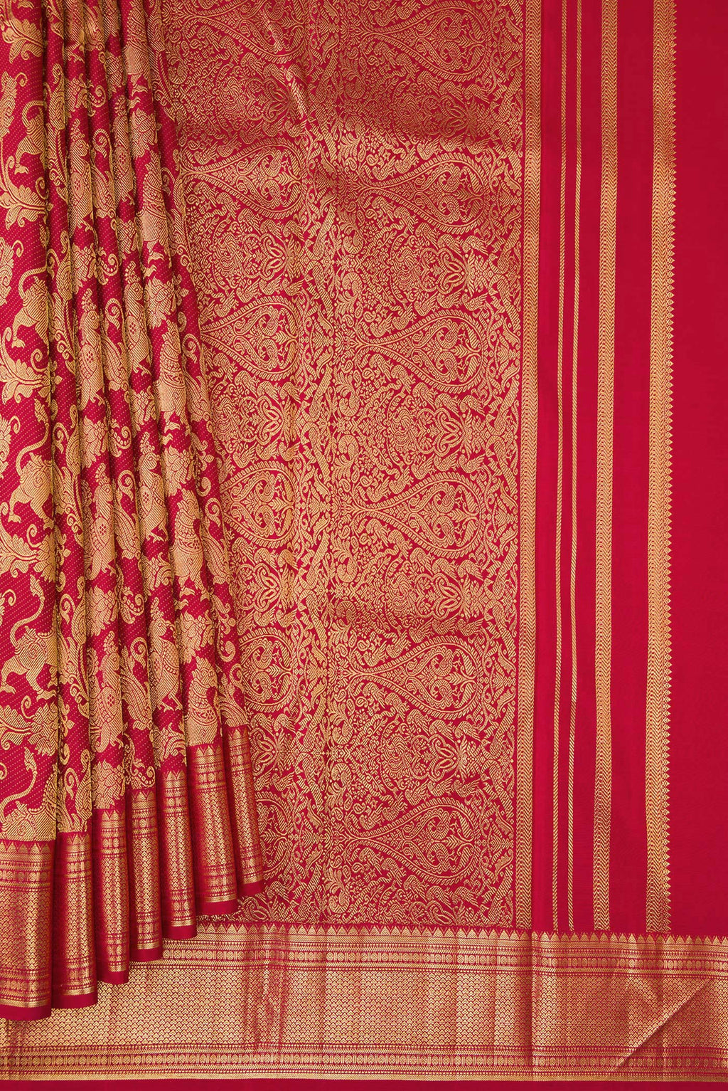 Pleats and pallu of Maroon Dual Tone Kanchipuram Silk Saree with Zari Brocade on the body and Zari Border. 