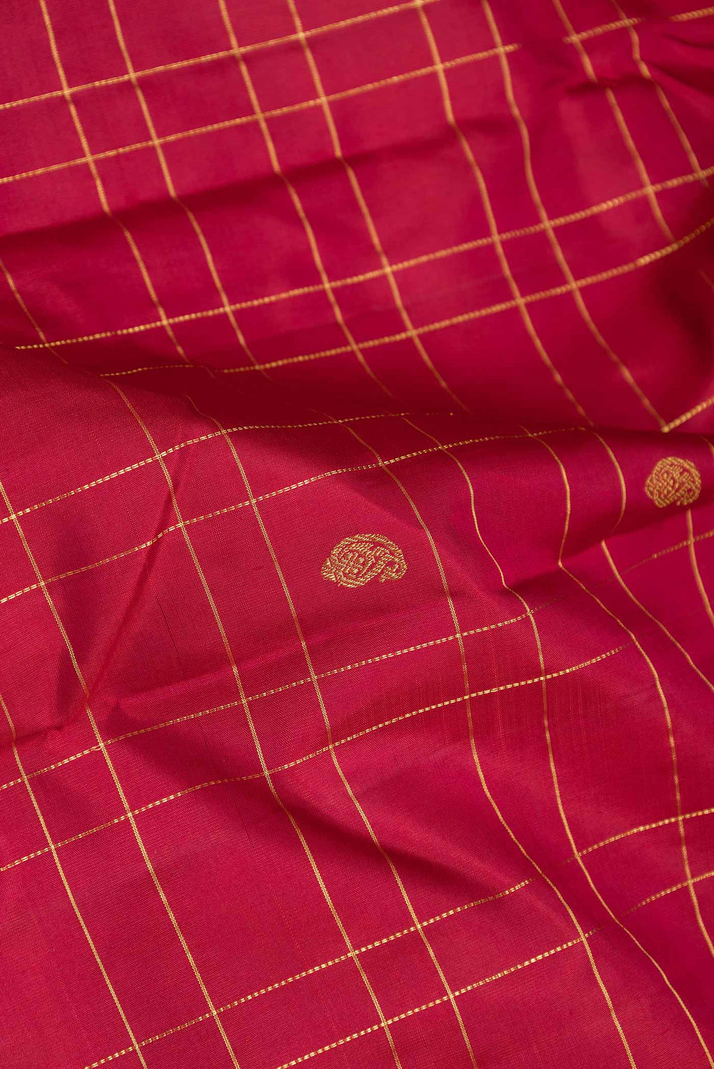 Close up of Maroon Dual Tone Kanchipuram Silk Saree with Zari Butta on the body and Zari Border displaying folds