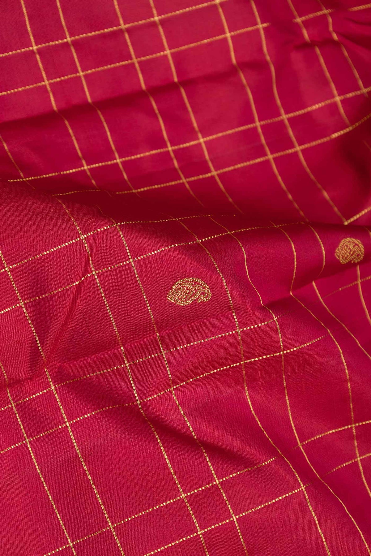 Close up of Maroon Dual Tone Kanchipuram Silk Saree with Zari Butta on the body and Zari Border displaying folds