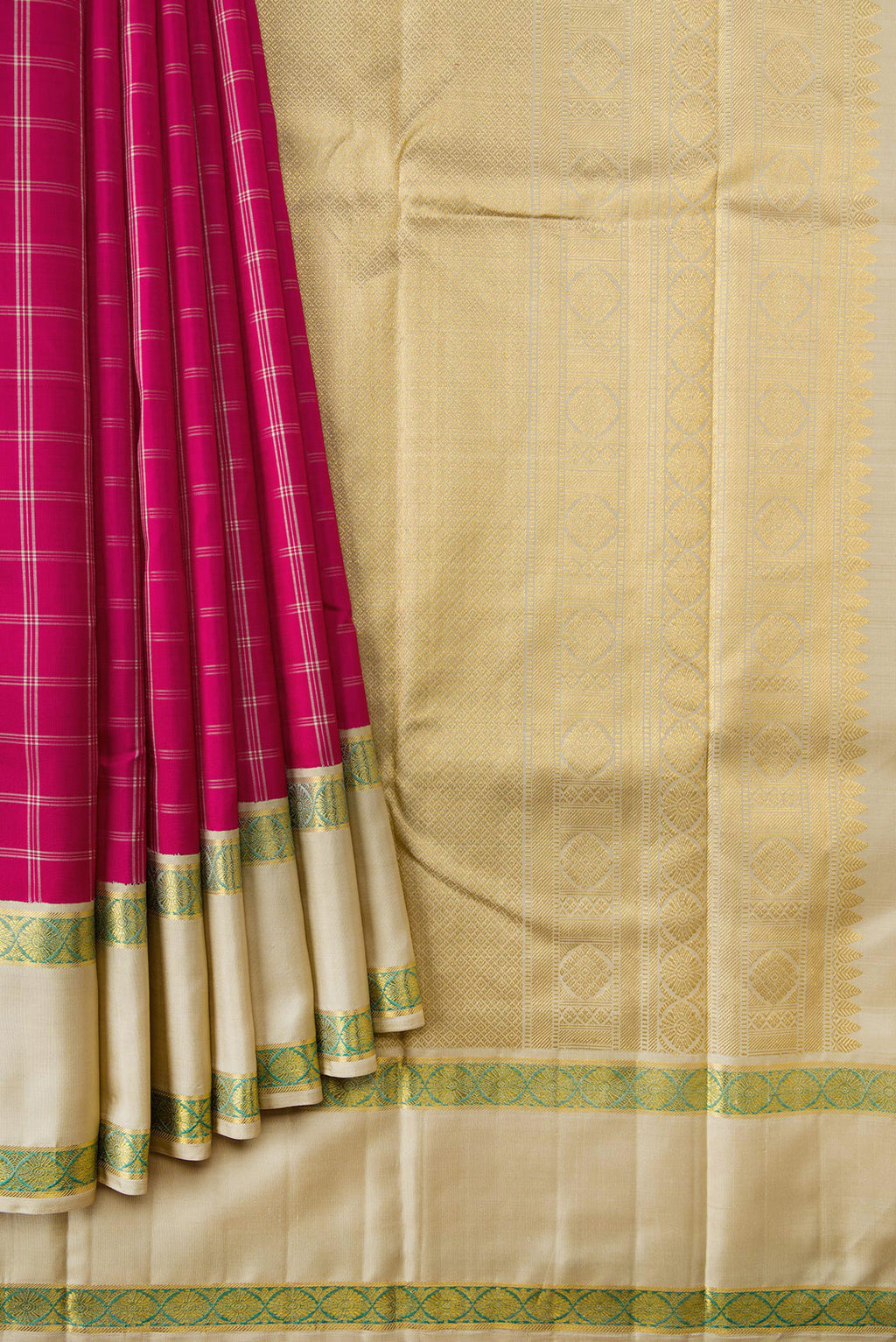 Pleats and pallu of Pink Dual Tone Kanjivaram Silk Saree with Checked design on the body and Zari Border. 