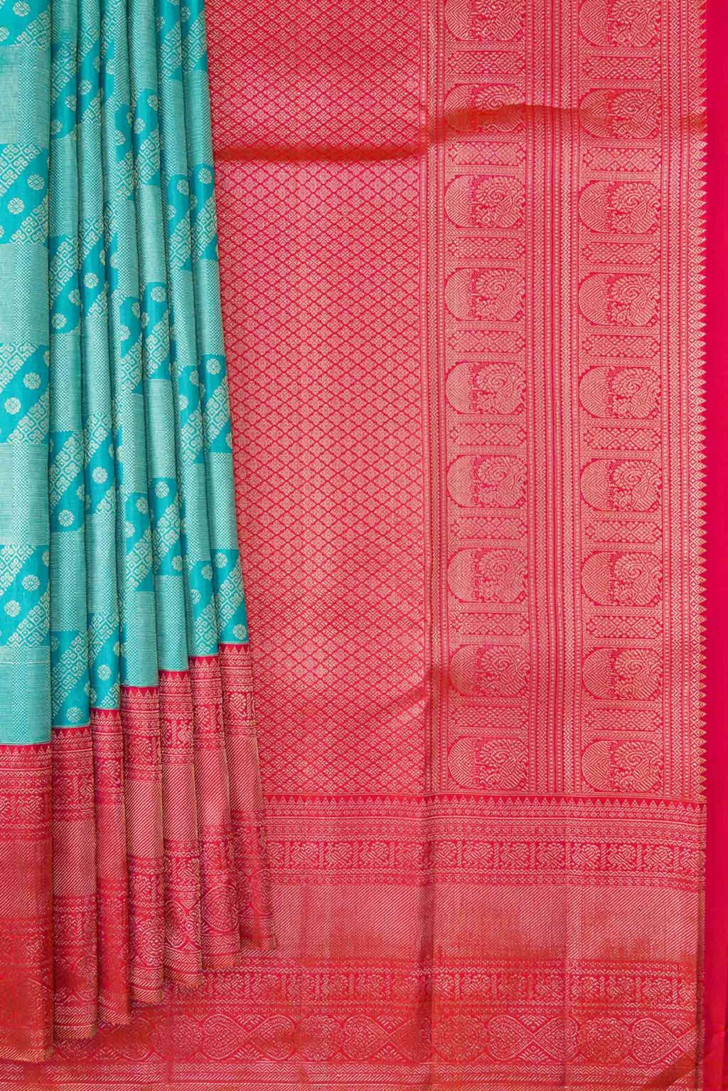 Pleats and pallu of Sky Blue Dual Tone Kanchipuram Silk Saree with Zari Brocade on the body and Zari Border. 